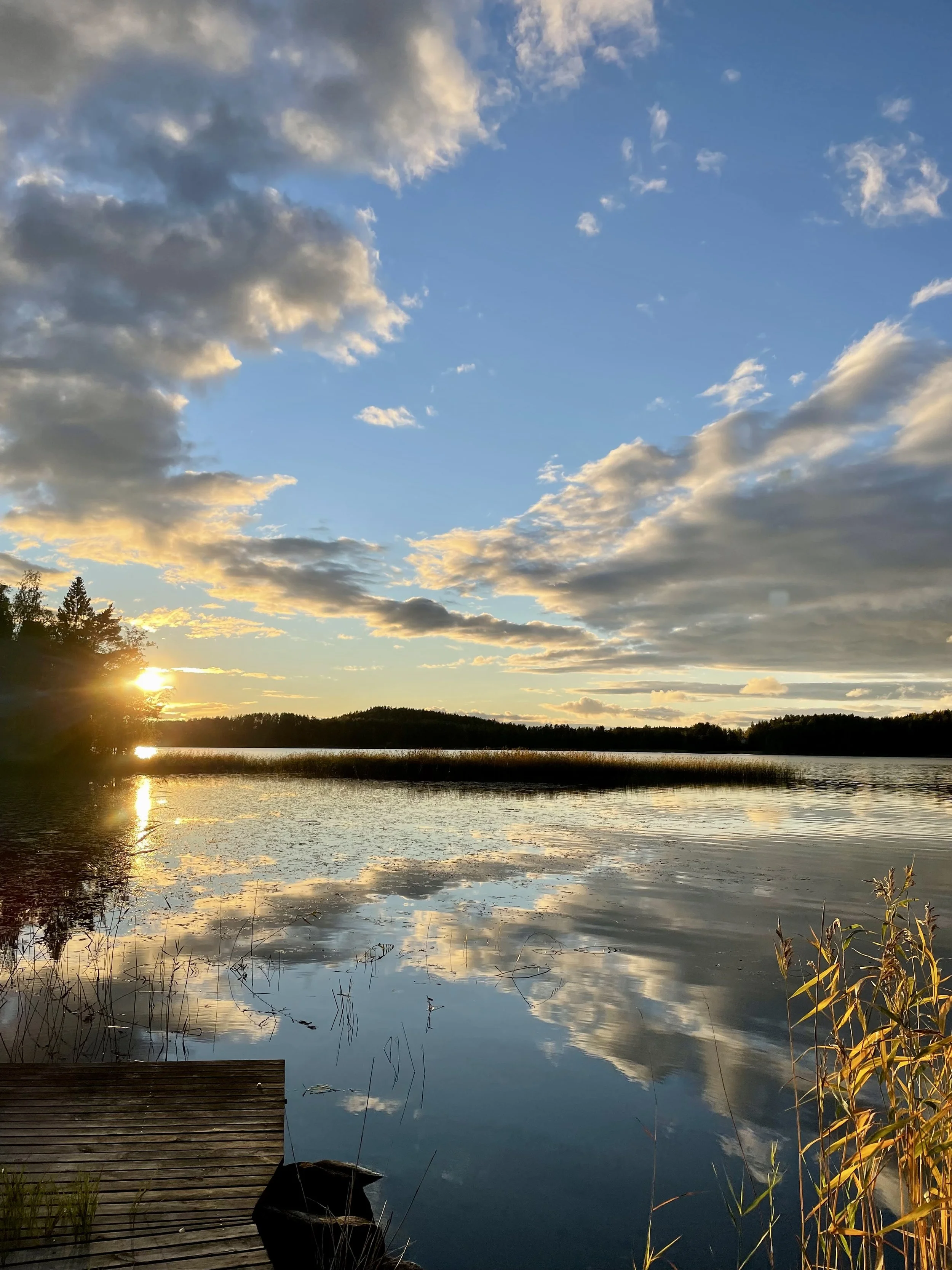 Sunset over Lake Saimaa at Blueberry Villa, where calm waters and forest views create a peaceful setting for retreats and slow living.