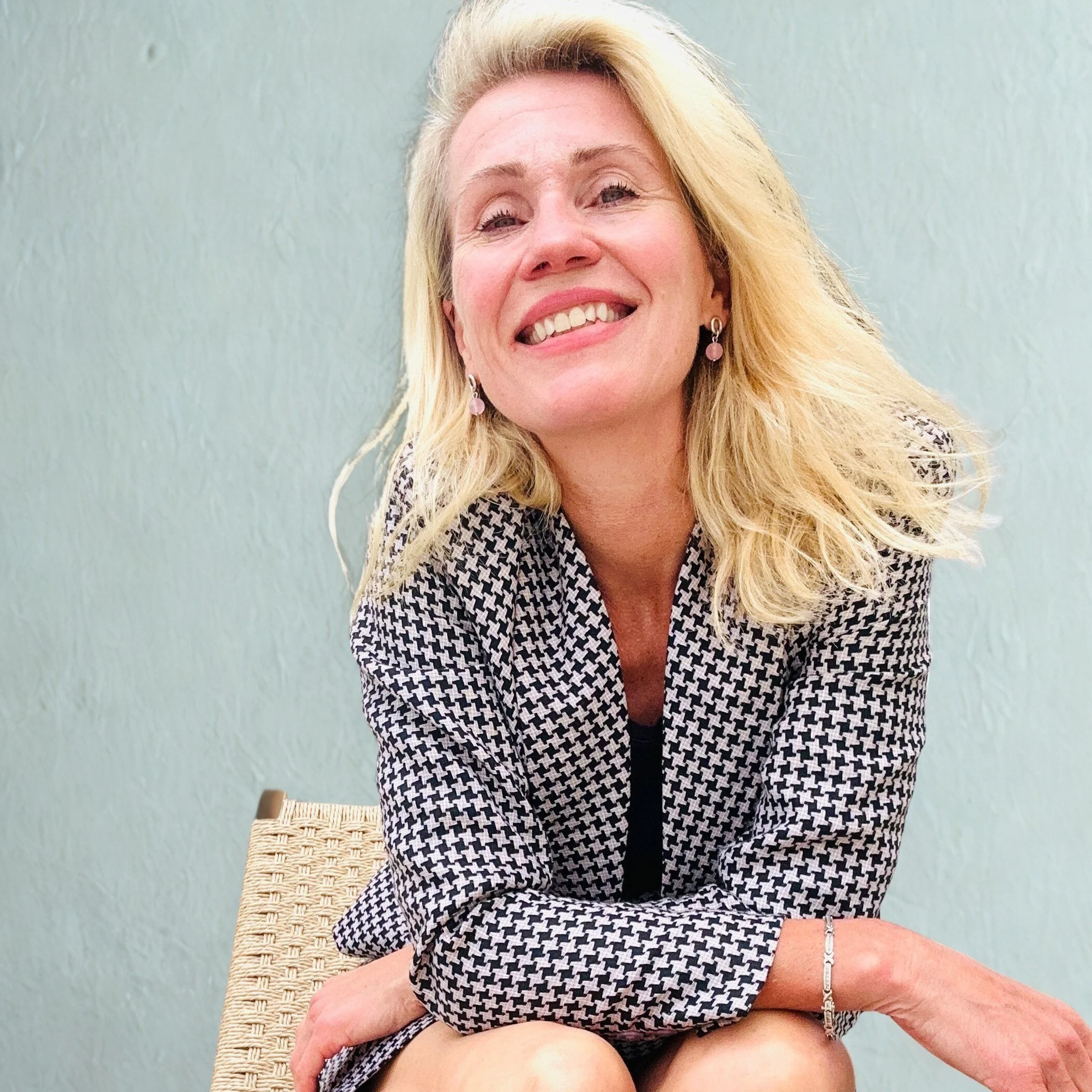 Woman coaching outdoors, engaged in conversation with a serene and supportive presence