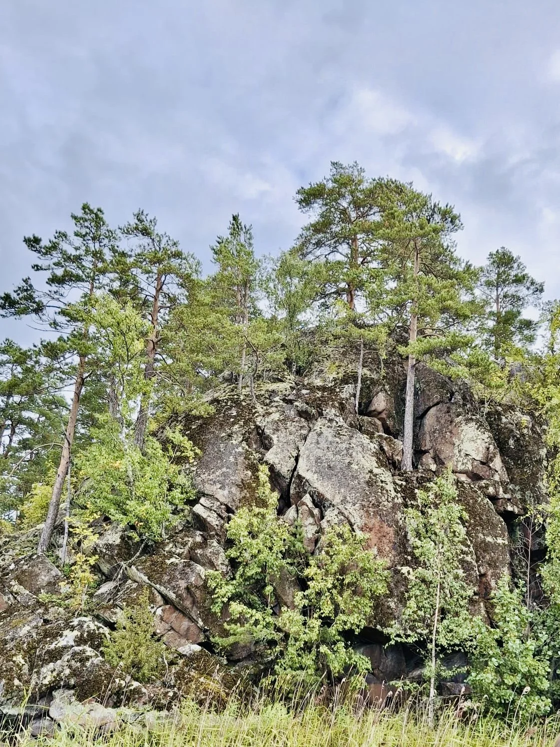 There are around 5000 year old rock art paintings at the Linnavuori mount, the Castle Rock of Taipalsaari.