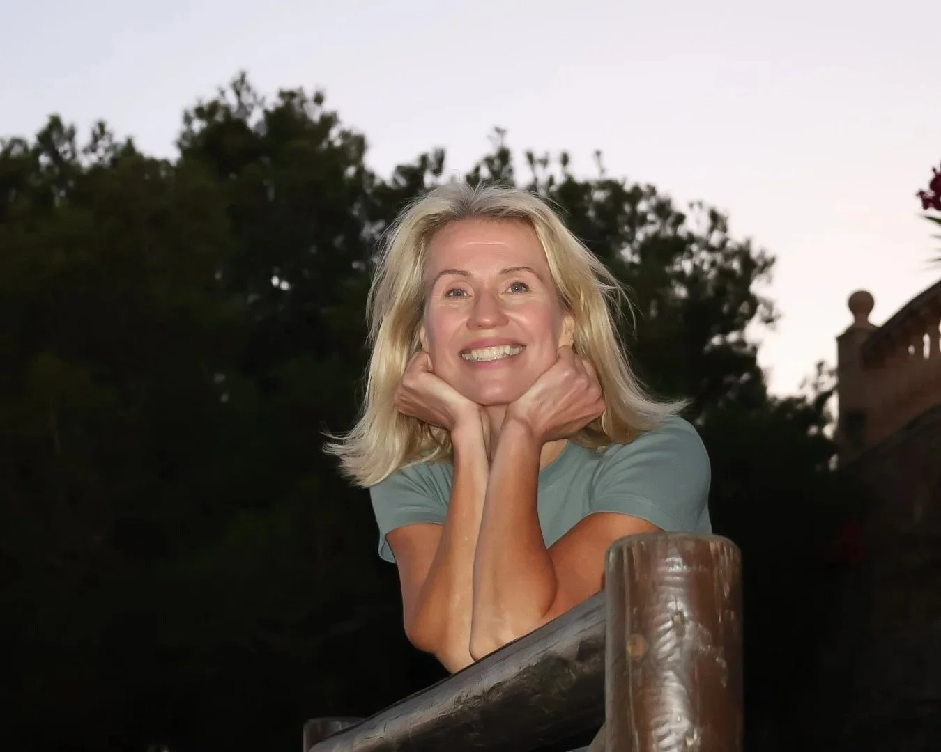 Mirka Kristiina smiling on the Benissa coastal trail in Spain, guiding Luontopolku reflective nature walks and coaching experiences.