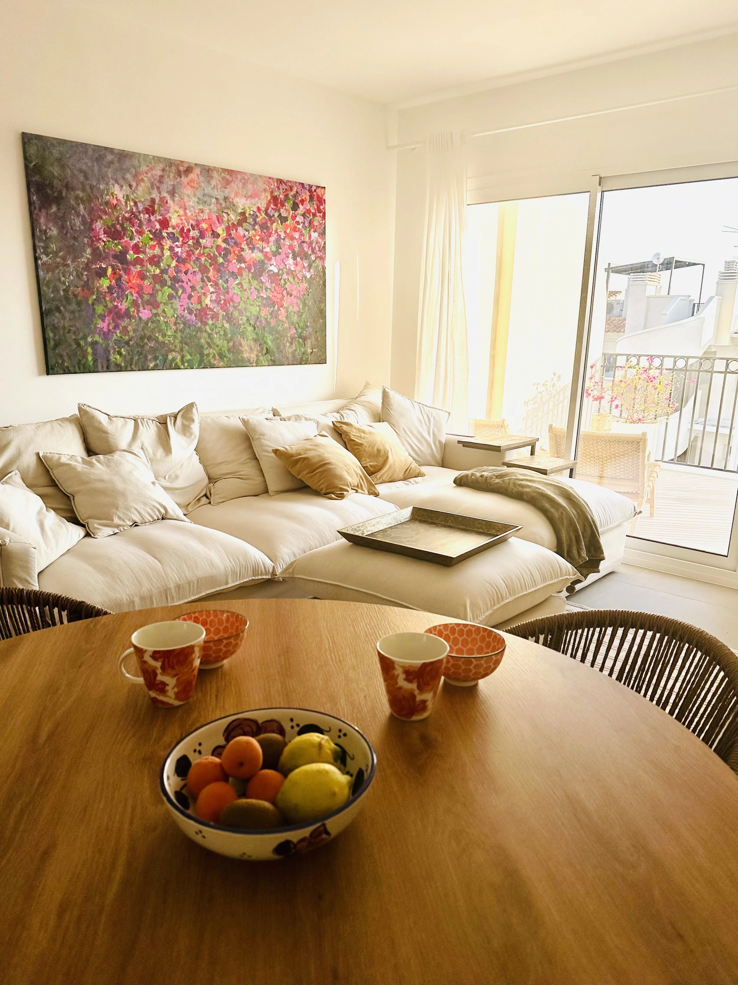 Bright living area inside Panorama Penthouse in Dénia, Spain, offering a comfortable Mediterranean base for international guests and longer stays.