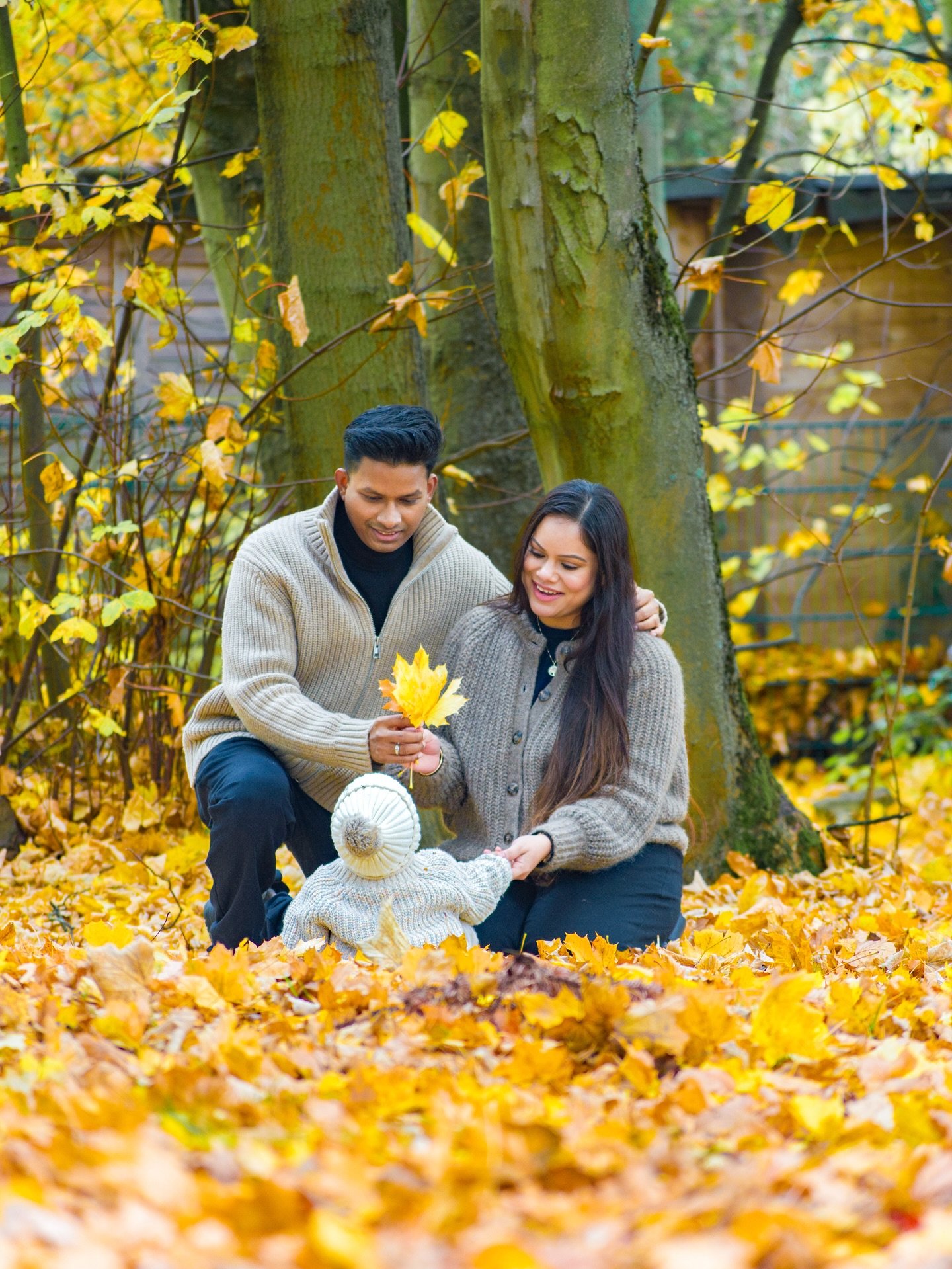 Our kind of weekend 🍂 slow, creative, and much needed after a packed week of pre-holiday deadlines and final test sign-offs.

I styled the scene with baskets, knits, and autumn tones, while he captured the calm through his lens.

No screens, no sche