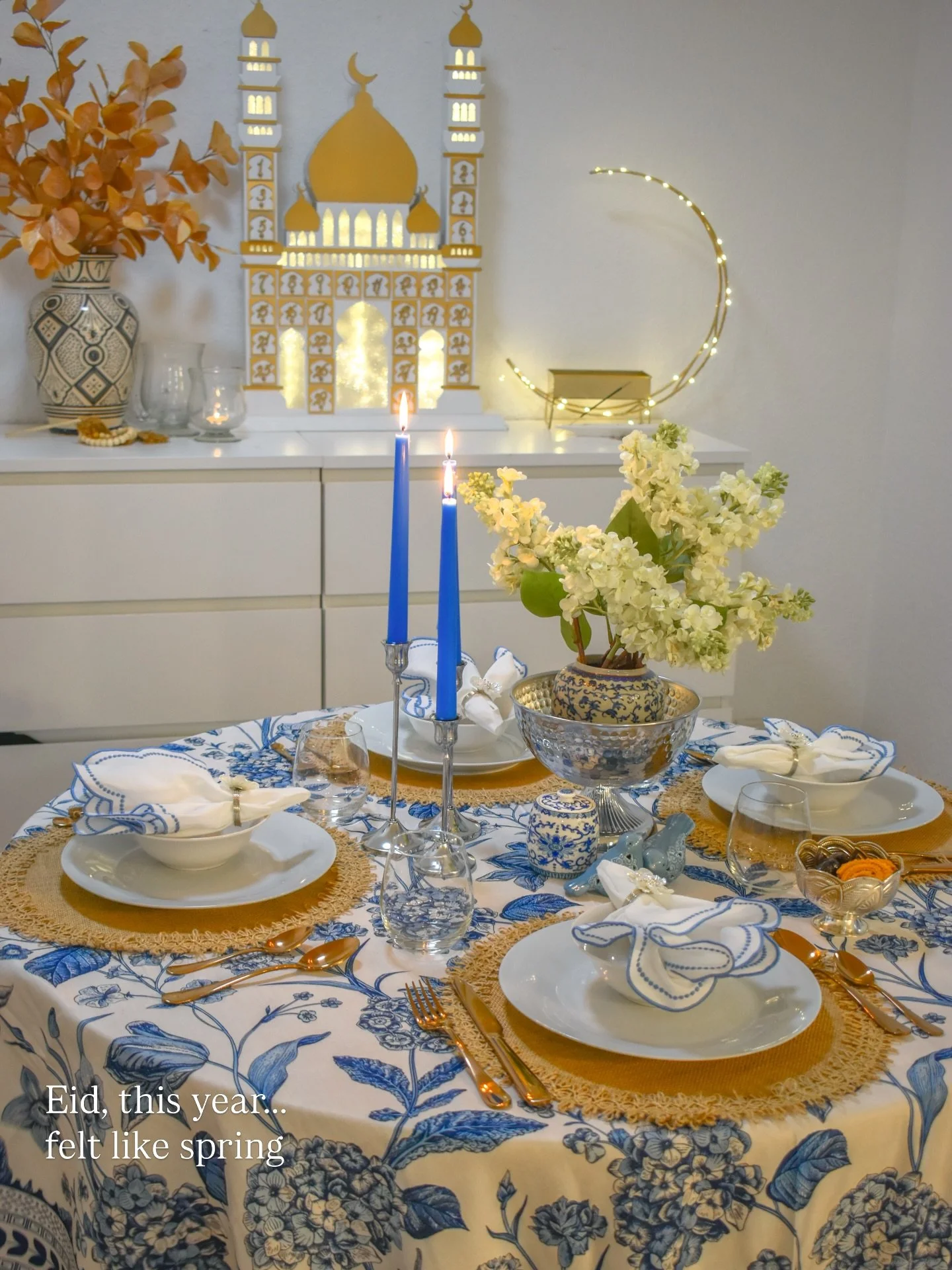 This year, Eid didn&rsquo;t arrive on its own&hellip;
it came wrapped in spring 🌸🌙

A home slowly coming together,
tables set with care,
and evenings filled with warmth and familiar laughter.

And in between it all&hellip;
her little rituals.

30 d