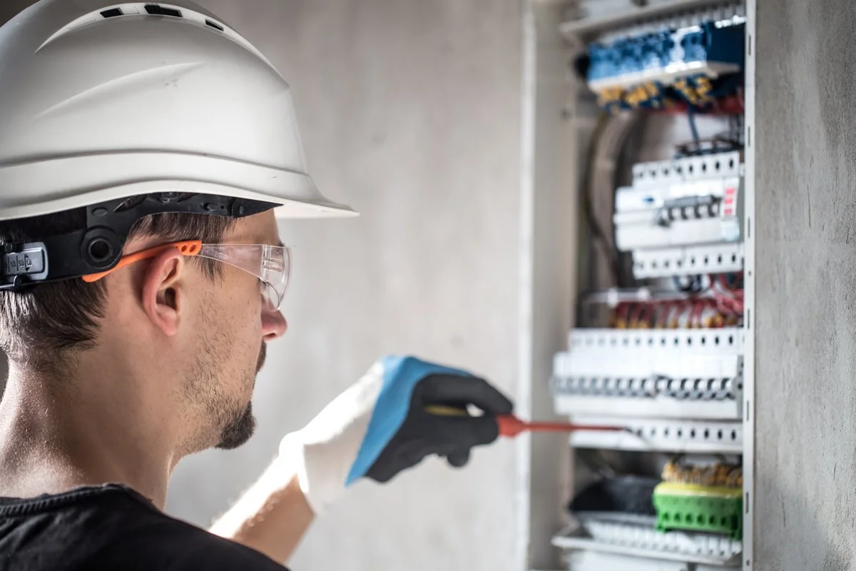 24/7 Emergency Electrician Services | Immediate Electrical Help ...