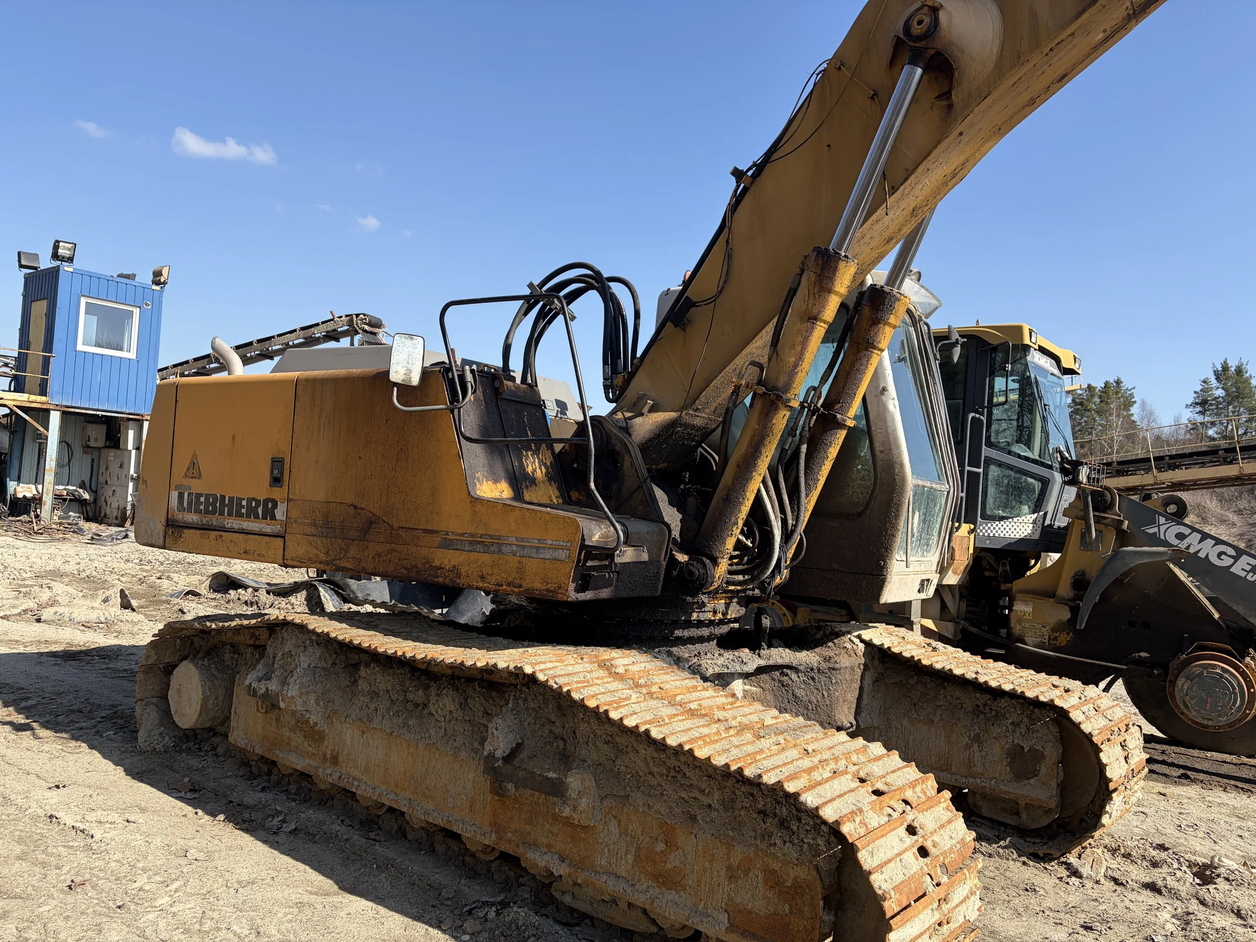 Pierwszy konkurs ofert - koparki Liebherr R934 HDSL