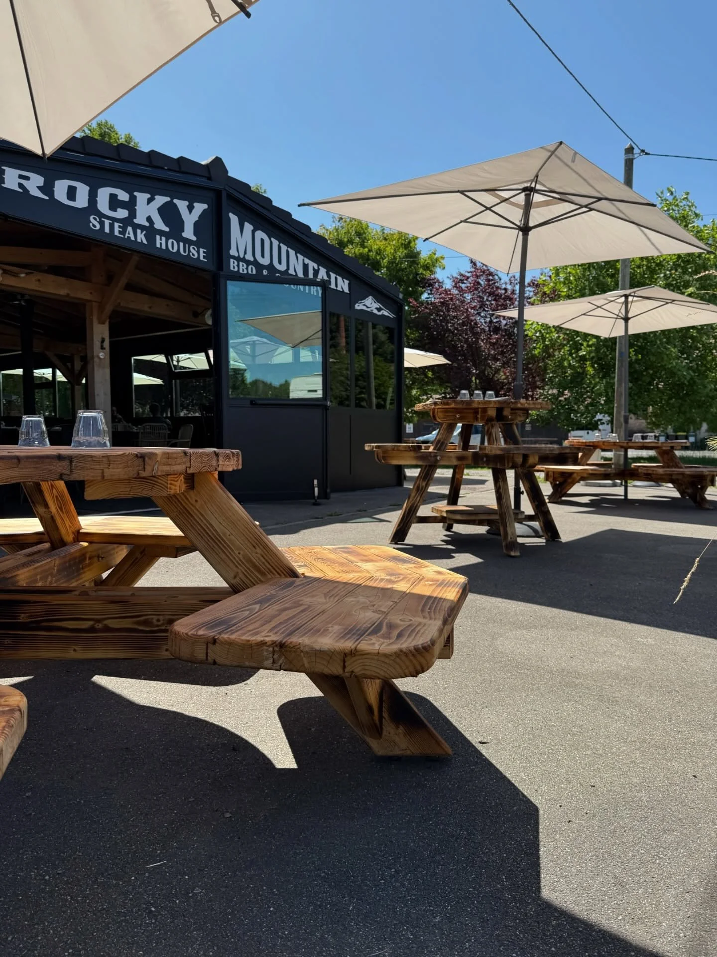 Nous sommes ouvert en ce week-end de P&acirc;ques ! Nos &eacute;tablissements vous accueillent tout le week-end 😎 que cela soit pour une pi&egrave;ce de viande, un gaufre ou m&ecirc;me une bi&egrave;re au soleil 😇 📍Abreschviller ☎️0749632602 #mose