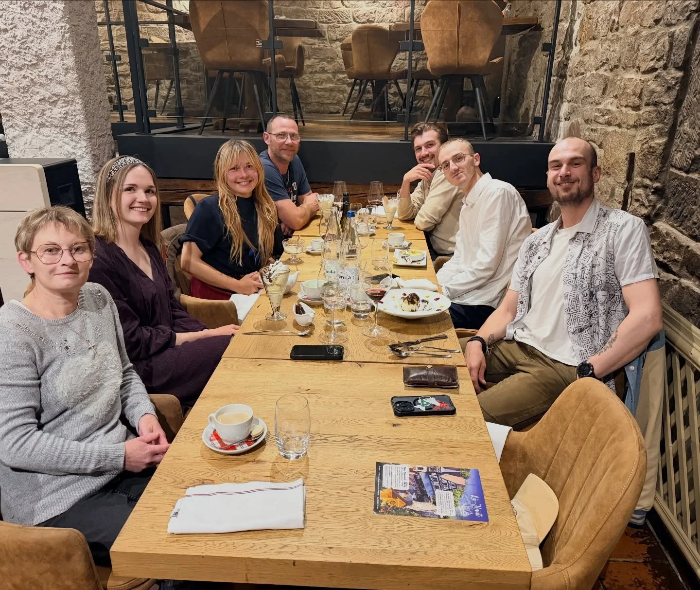 Hier soir nous avons fait une pause bien m&eacute;rit&eacute;e ! Le temps d&rsquo;une soir&eacute;e ce f&ucirc;t &agrave; notre tour de profiter d&rsquo;une soir&eacute;e au restaurant afin de l&acirc;cher la pression. Derri&egrave;re nos &eacute;tab