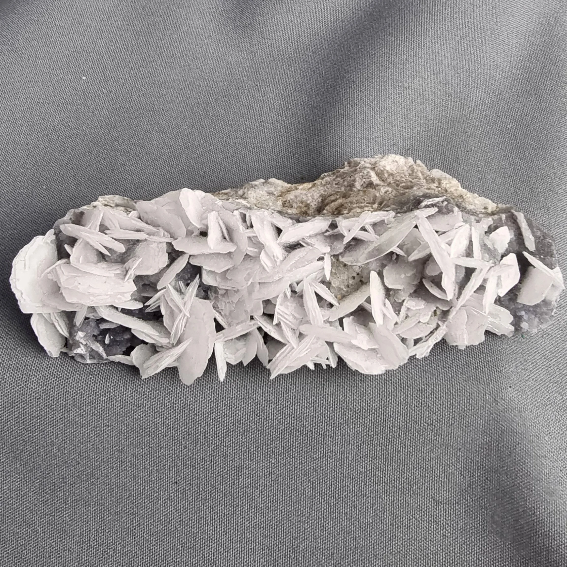 Radiating Bladed Barite — Julcani District