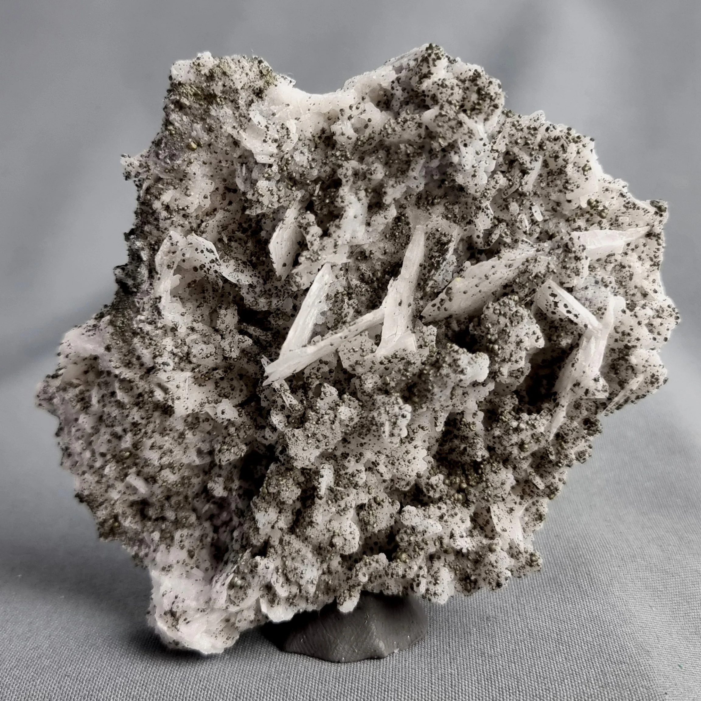 “Stardust Matrix” — Barite with Globular Tetrahedrite-(Zn)