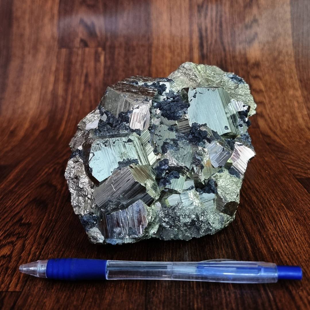 001sq Pyrite crystal with sphalerite 3.41 kg.jpg