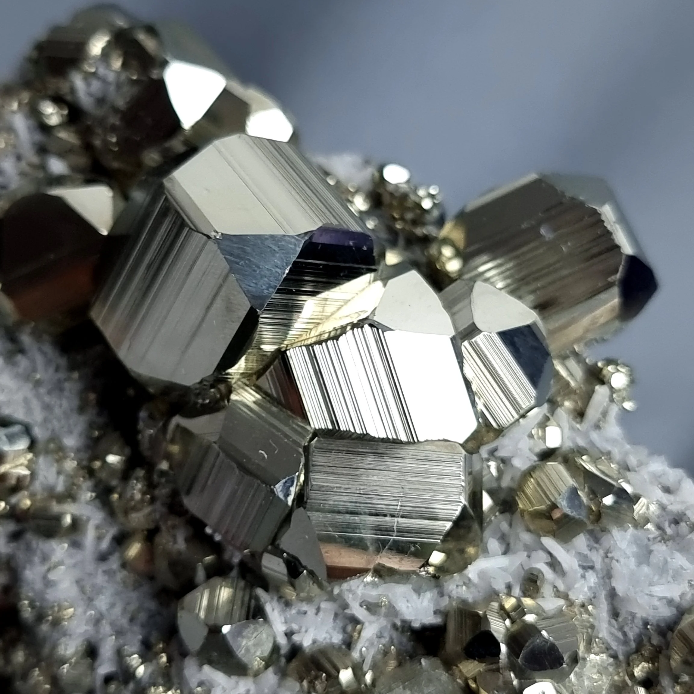 MU-ESP005i Pyrite quartz crystal cluster floater fine mineral gemrock.jpg