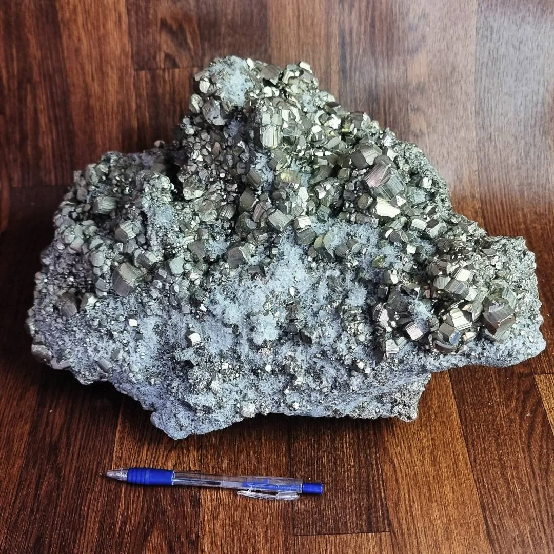 011bsq pyrit kristalle auf quarz 25kg.jpg