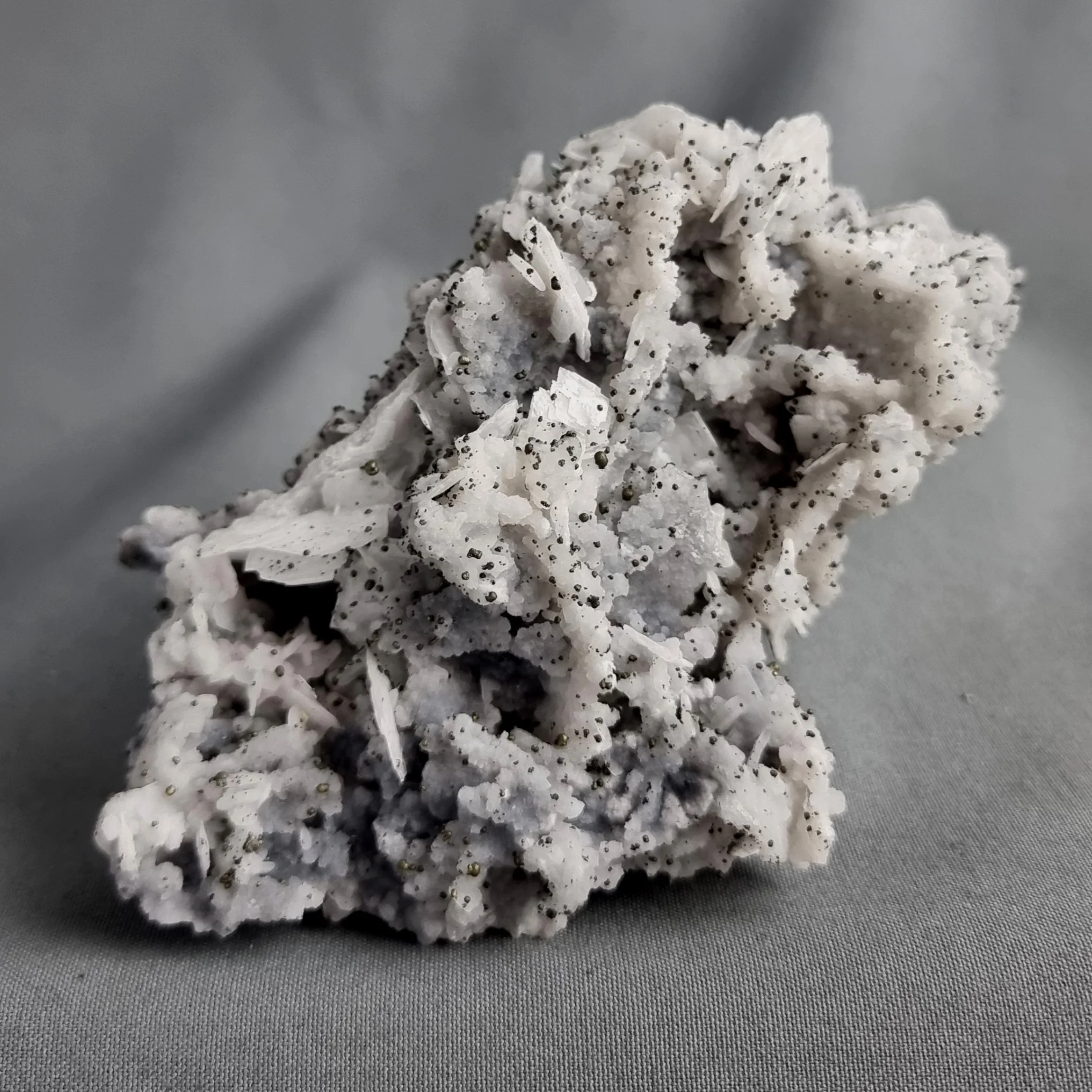 LGC-ESP015 5 Barite with Globular Tetrahedrite-(Zn) julcani.jpg