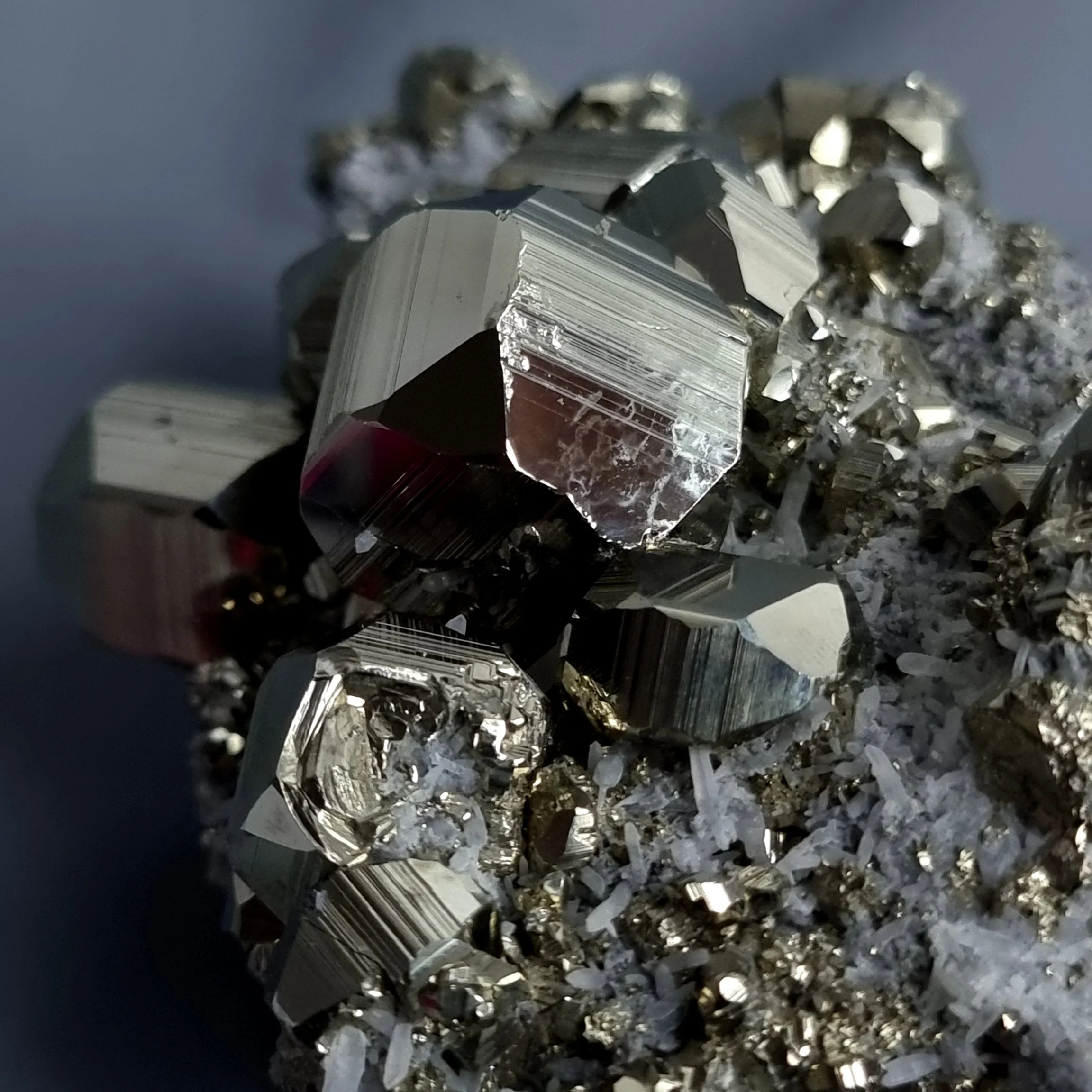 MU-ESP005g Pyrite quartz crystal cluster floater fine mineral gemrock.jpg