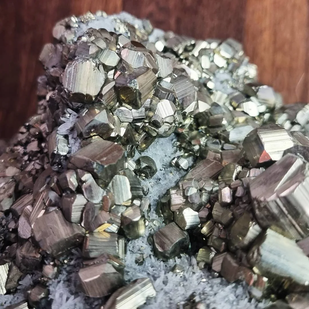 011dsq pyrit kristalle auf quarz 25 kg.jpg