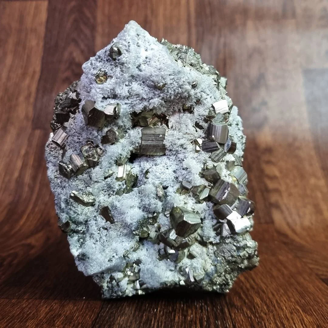 039sq pyrite crystals and quartz 2kg.jpg