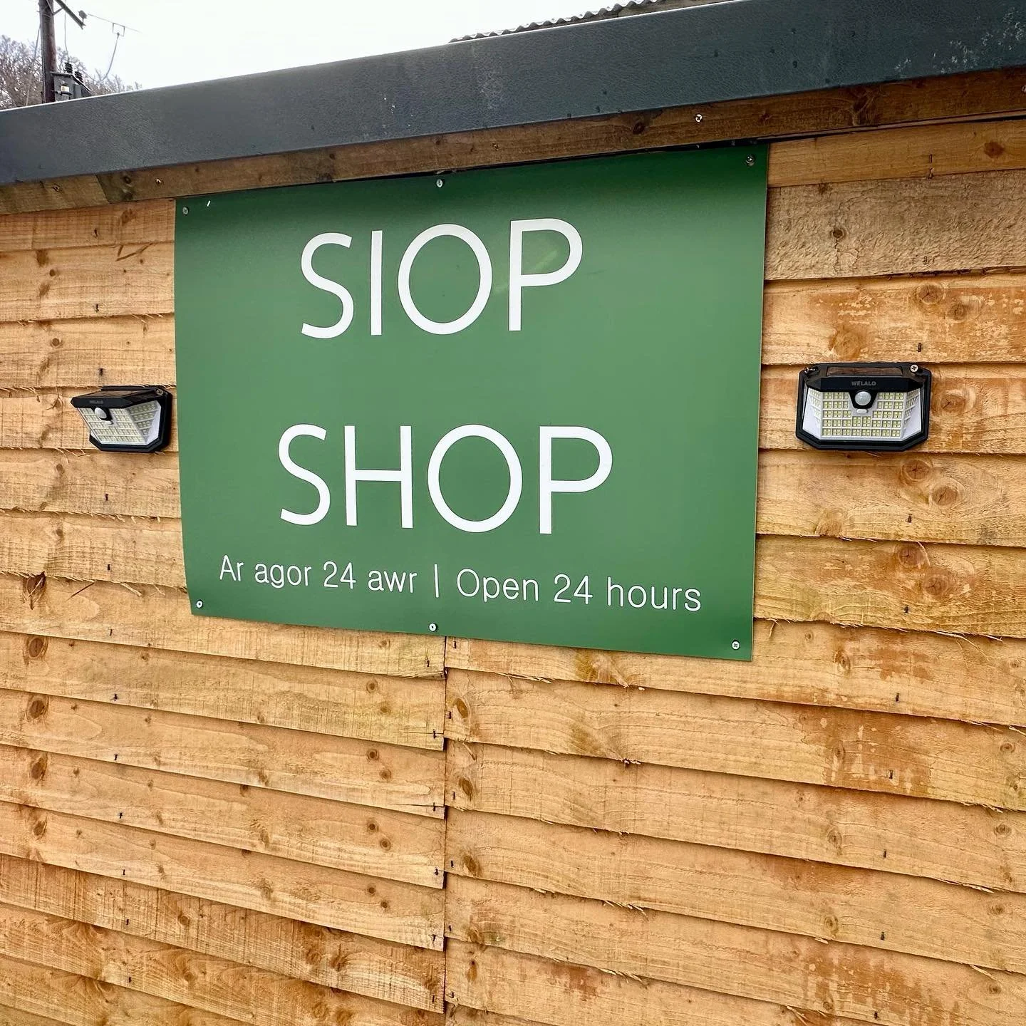 Shop | Siop 🥳

Prosiect gwyliau&rsquo;r Pasg Huw Ifan. Mae digon o gynnyrch Cymreig a phethau handi i&rsquo;ch cadw&rsquo;n hapus 🏴󠁧󠁢󠁷󠁬󠁳󠁿

Huw Ifan&rsquo;s Easter holidays project! There are plenty of delicious Welsh produce and essentials to