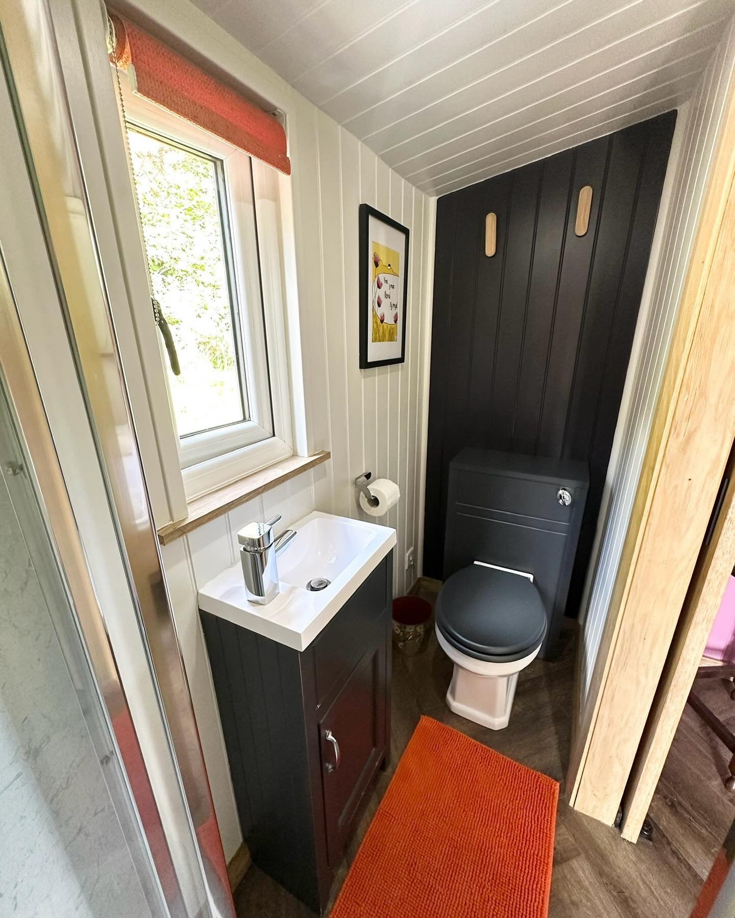 Exciting day here today 😝

Can any of our previous Cut Cornel guests spot what we&rsquo;ve changed&hellip;? Cut Sinc has also been changed 😊

#midwalesluxuryhuts #glamping #woodfiredhottub #shepherdshut #shepherdshutretreat #offgrid