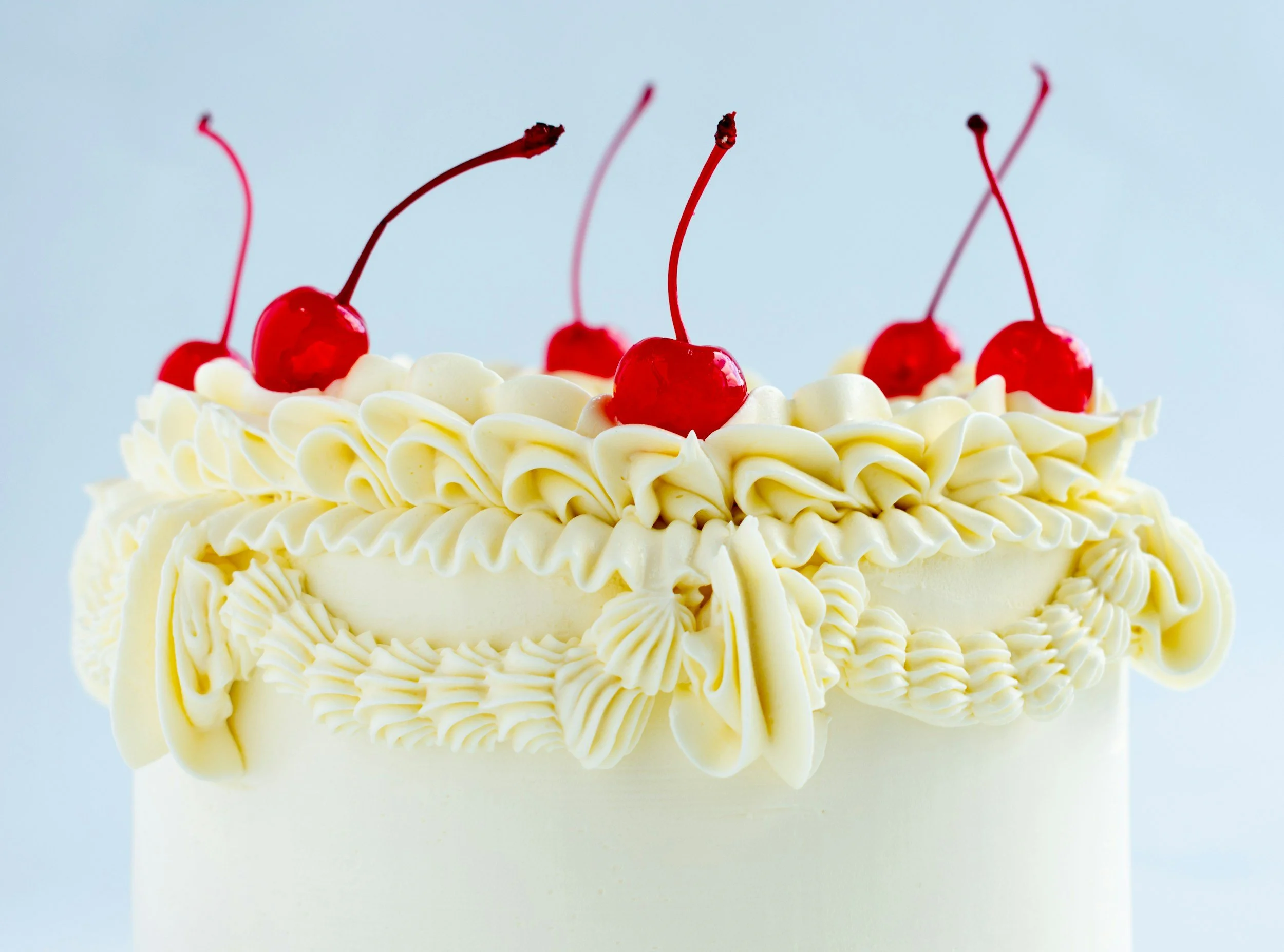 Pastel con guindas