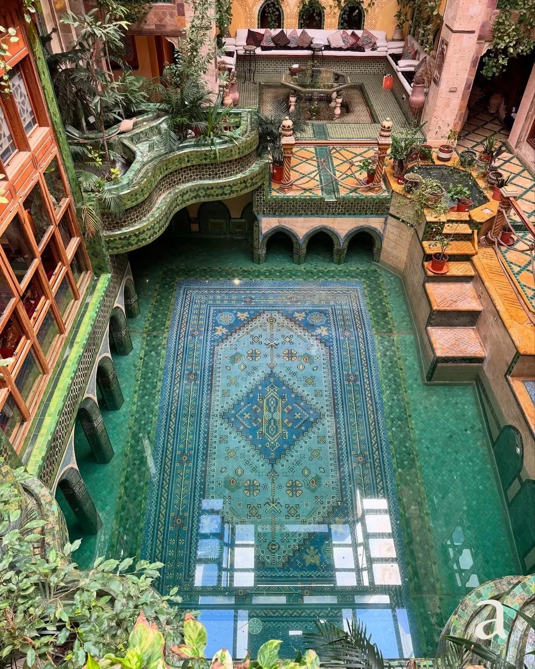 Inside renowned Saudi architect and historian Dr. Sami Angawi&rsquo;s Dar Al-Makkiyah.

The beautiful Jeddah home draws on the themes of #hijaziarchitecture, with reinterpretations of coral stone walls and ornamental frames and arches surrounding the