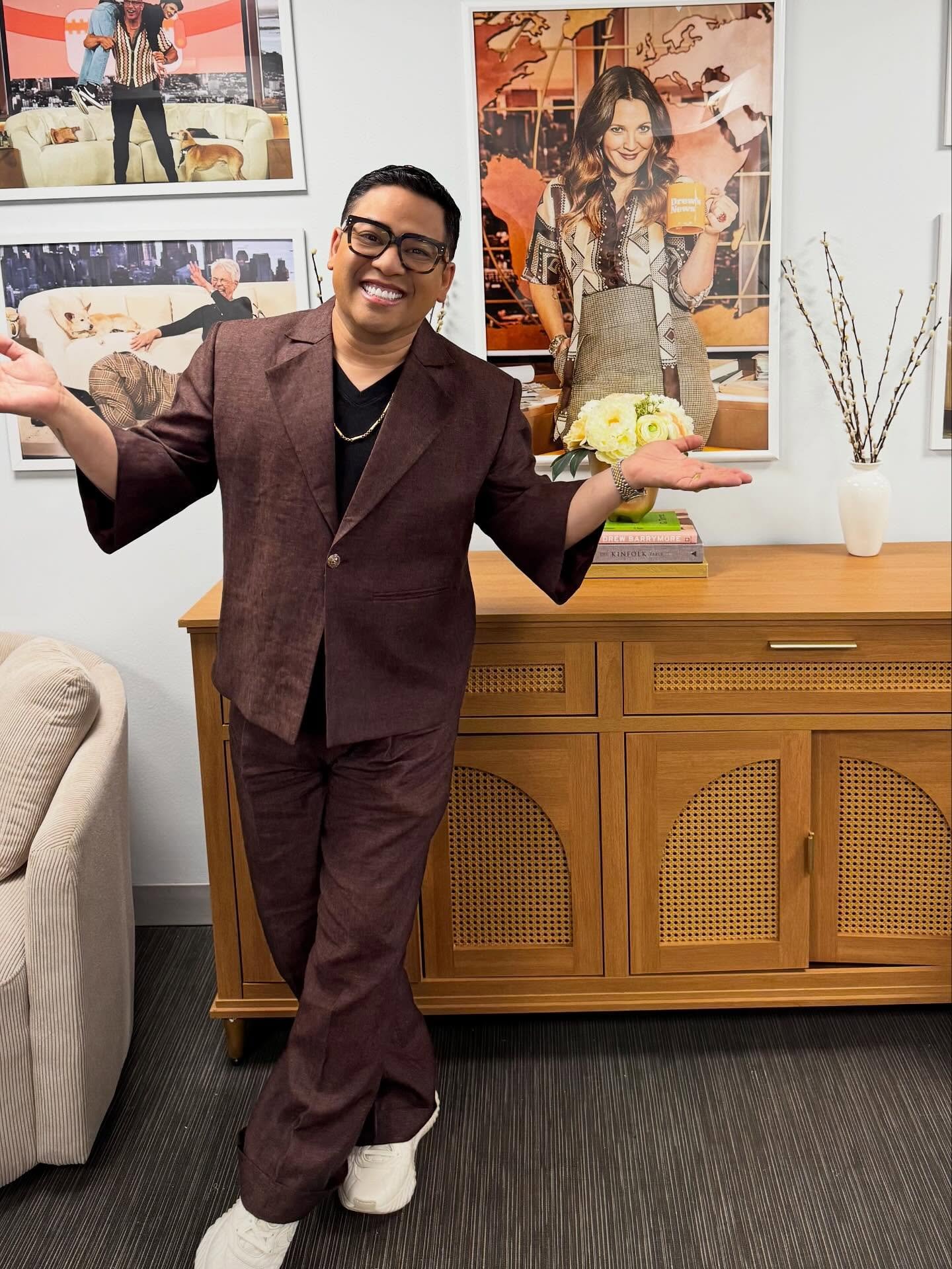 Popped into NYC for 14 hours. 
Back at the airport.  Where to next?! 

🧵  @leovas_official 

#familythai #booktour @aevitas_creative @thedrewbarrymoreshow @abramsbooks @monacreative @imnashville