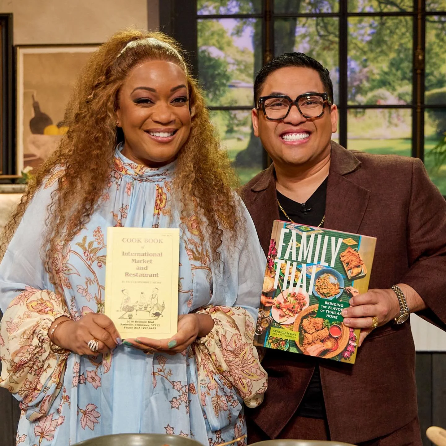 Today&rsquo;s my Birthday but tomorrow it&rsquo;s a party with @sunnyanderson!!! We are cooking up some Thai flavor and chatting all things @imnashville and Family Thai.  Tune in @thedrewbarrymoreshow on CBS!!! 

@abramsbooks @monacreative