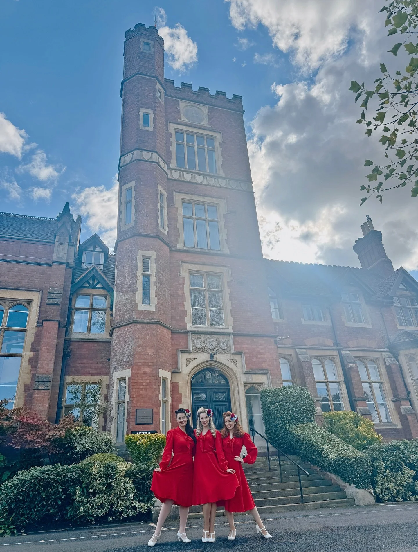 Today we had the pleasure of performing at @wolverhamptongrammarschool, at a special Heritage Garden Party to help celebrate 150 years of the school being situated on Compton Road - the school was actually founded over 500 years ago! 🎓

It was espec