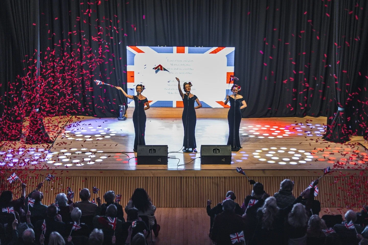 🇬🇧 We&rsquo;ll Meet Again! 🇬🇧

Thank you to all who came to our show at @kidderminstertownhall last night! 🎶

We had the most wonderful time singing for (and with!) you, taking you on a journey through photos, videos and music, and seeing so man