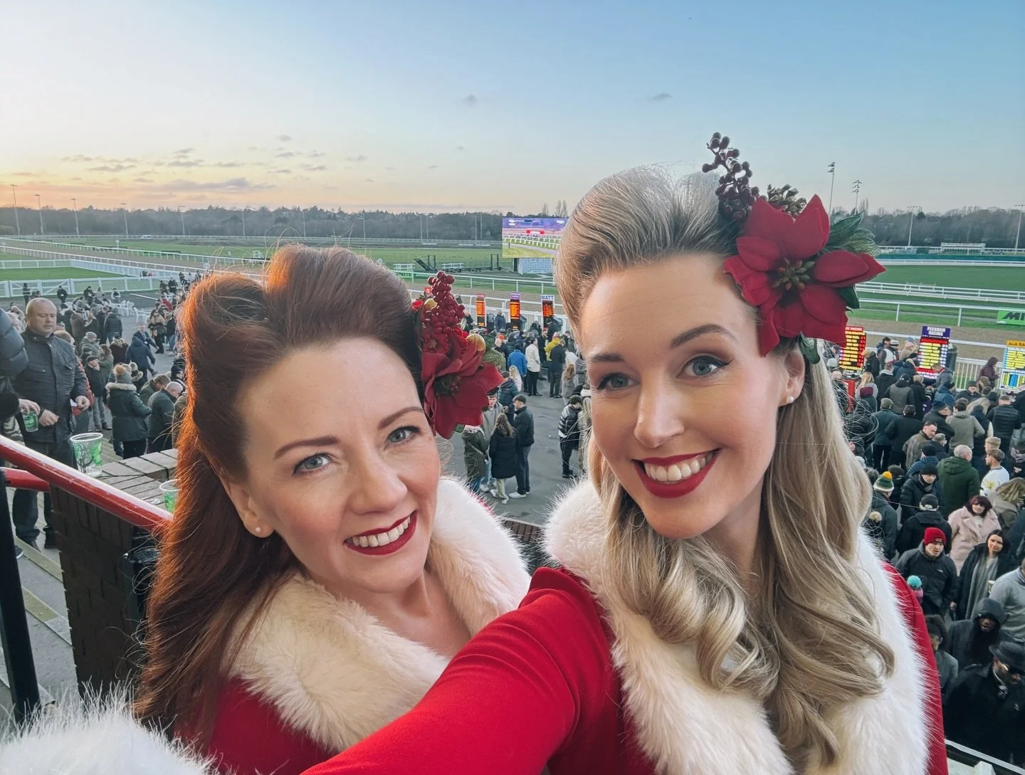 We had a blast performing at the Boxing Day races at @wolvesraces! 🎁🐎

Now begins our very short end of year break before getting back to business on New Year&rsquo;s Day! We hope you&rsquo;re all having a wonderful &lsquo;Twixmas&rsquo;! 🎄❤️

#bl