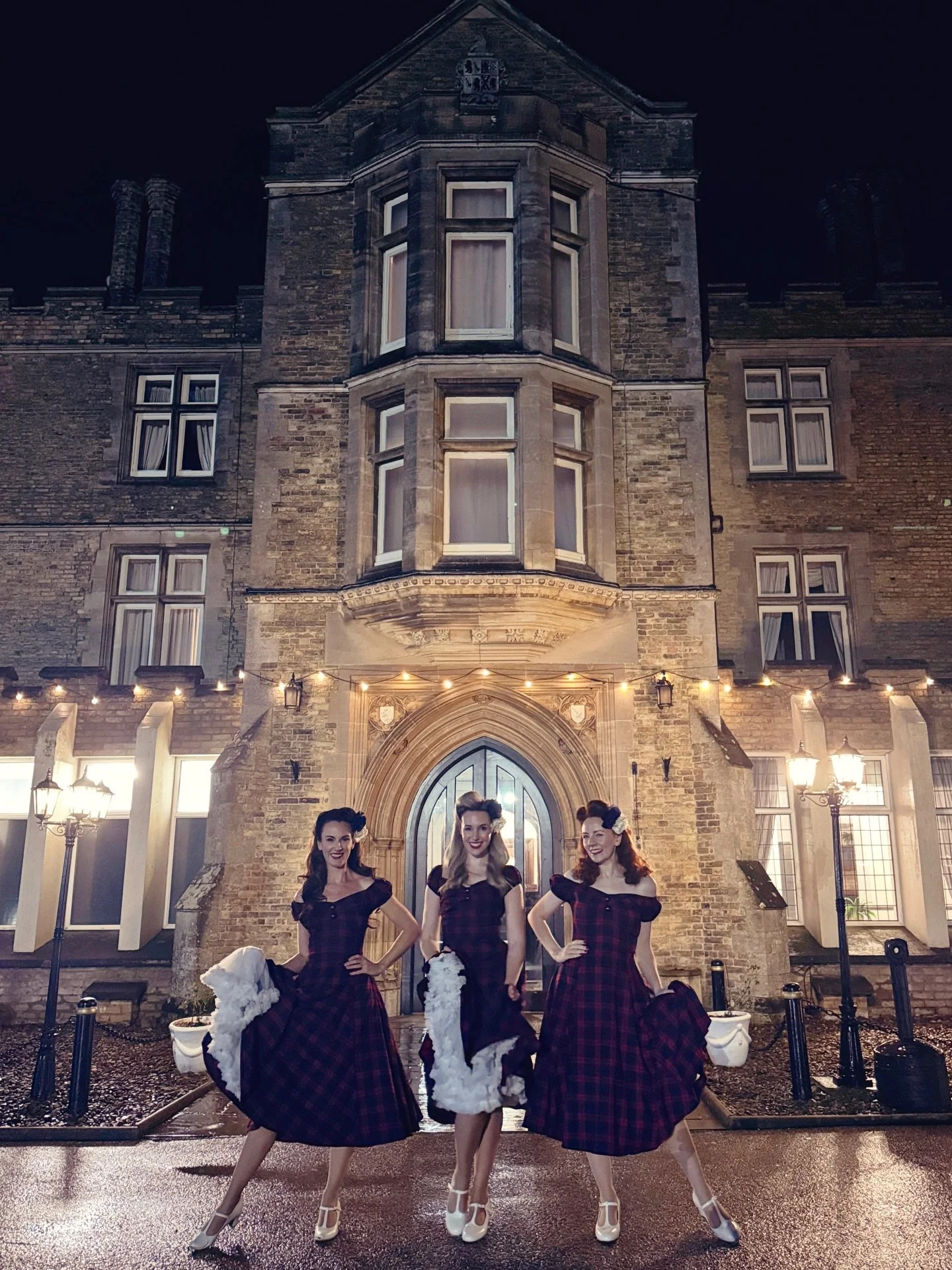 The stunning @cavecastlehotel in East Yorkshire was the perfect setting for Angie &amp; James&rsquo; wedding yesterday! 🏰💍

What a gorgeous place with SO many photo ops 📸😍