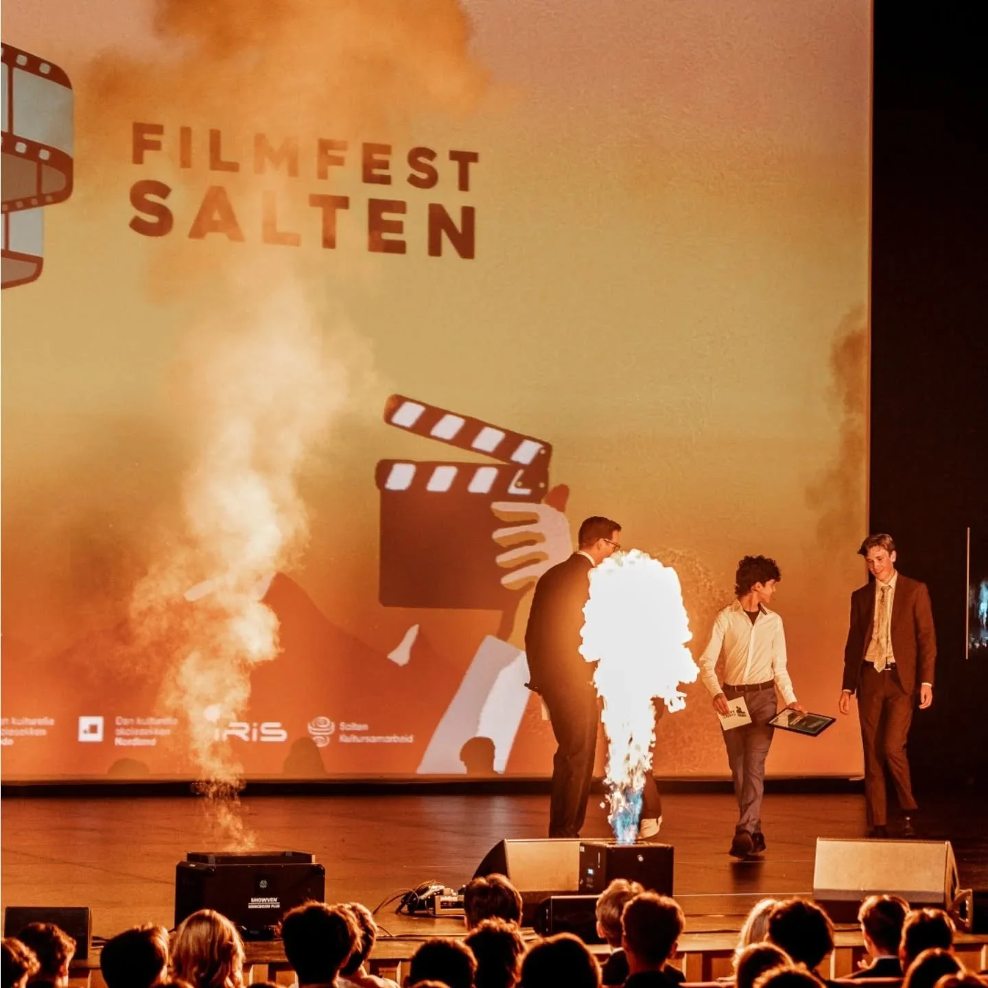 P&aring; onsdag var det duket for @filmfestsalten en storsl&aring;tt feiring for alle 10klassinger i Salten og k&aring;ringer av beste film i mange ulike kategorier 📽 I den anledning bisto Julie og Adrian fra Salten ungdomsr&aring;d 🎬 

Vi gratuler