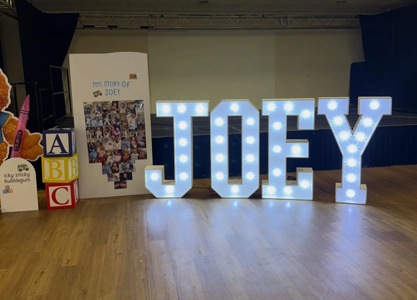 Such a cool set up for Joey&rsquo;s first birthday! 
Working alongside Arlobella Floristry &amp; Events