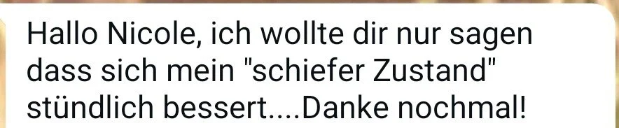 Text auf einem Bildschirm mit der Botschaft, dass sich der 'schiefer Zustand' im Laufe der Zeit verbessert hat, mit Dankeschön am Ende.
