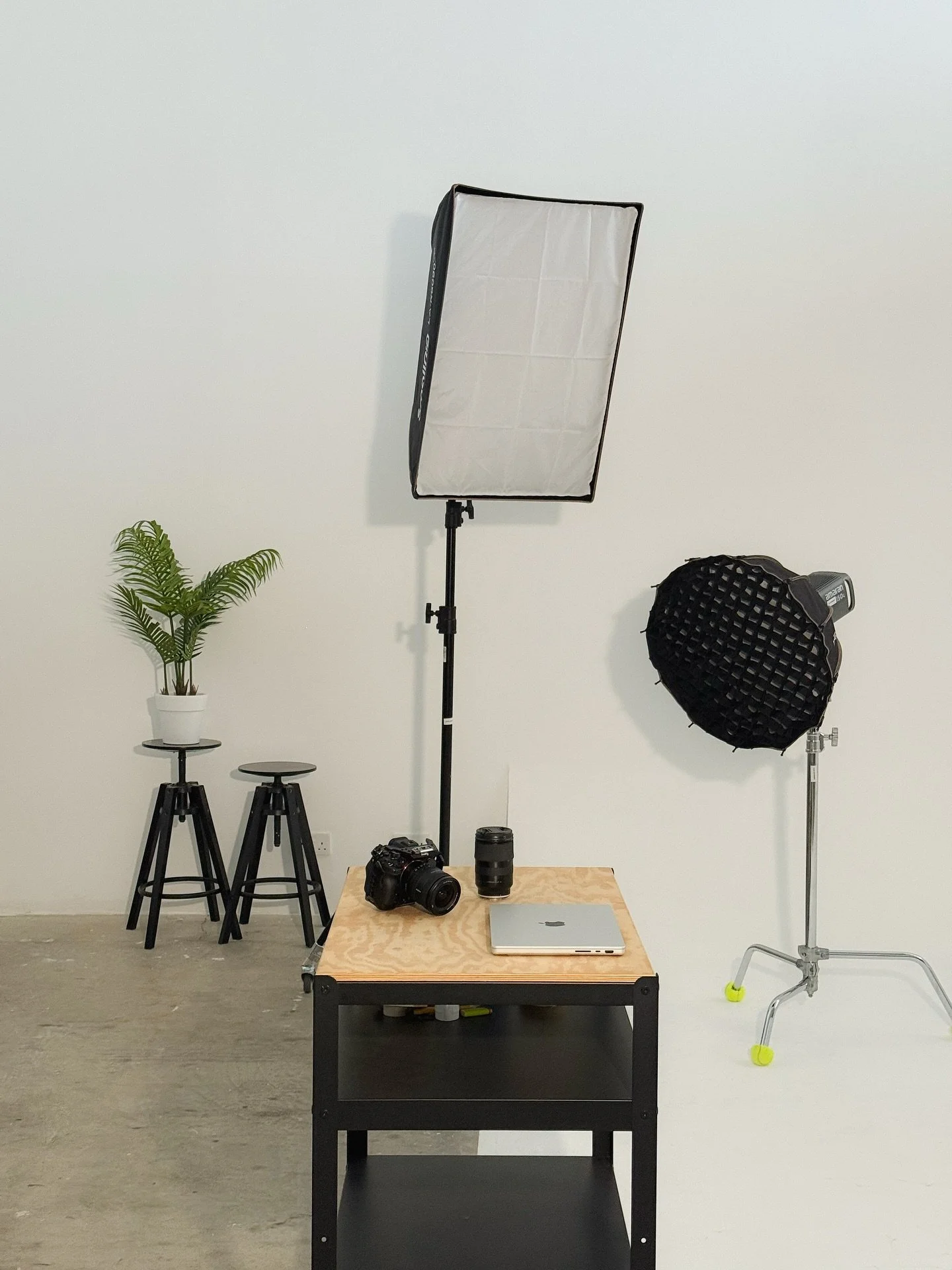 Rent a photo or film studio in Cyprus! Are you a photographer or a videographer looking for a space to create your next project? 

We&rsquo;ve got you covered! 150 sqm of open space - high ceilings - large infinity wall - acoustically treated room - 