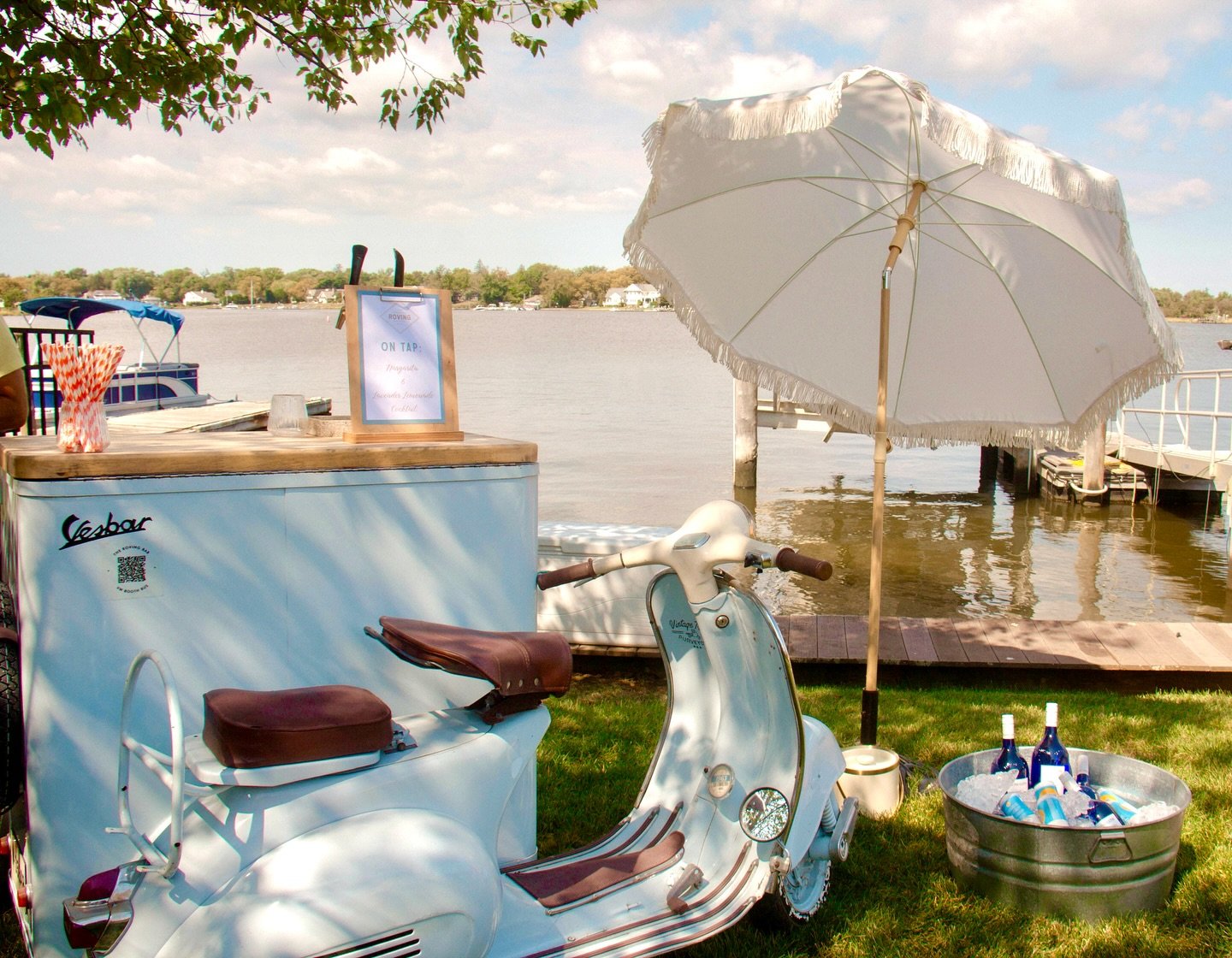 This Vintage Vespa Bar was the perfect touch to our Euro Summer Bridal Shower!🛵