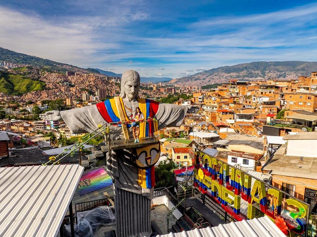 Comuna 13 cultural tour in Medellín with women travelers discovering art, music and community