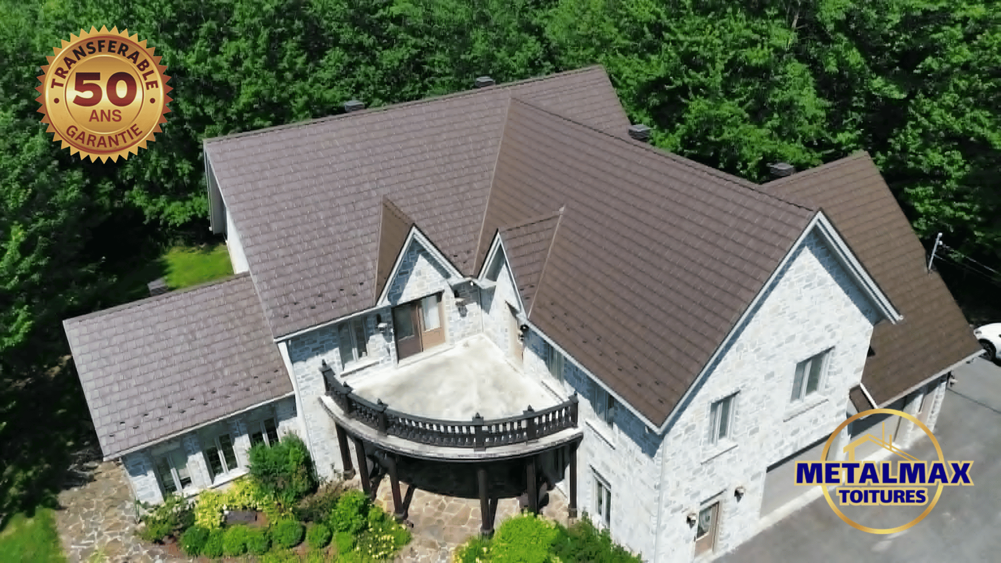 Toiture métallique Armadura avec garantie 50 ans installée par MetalMax à Bromont