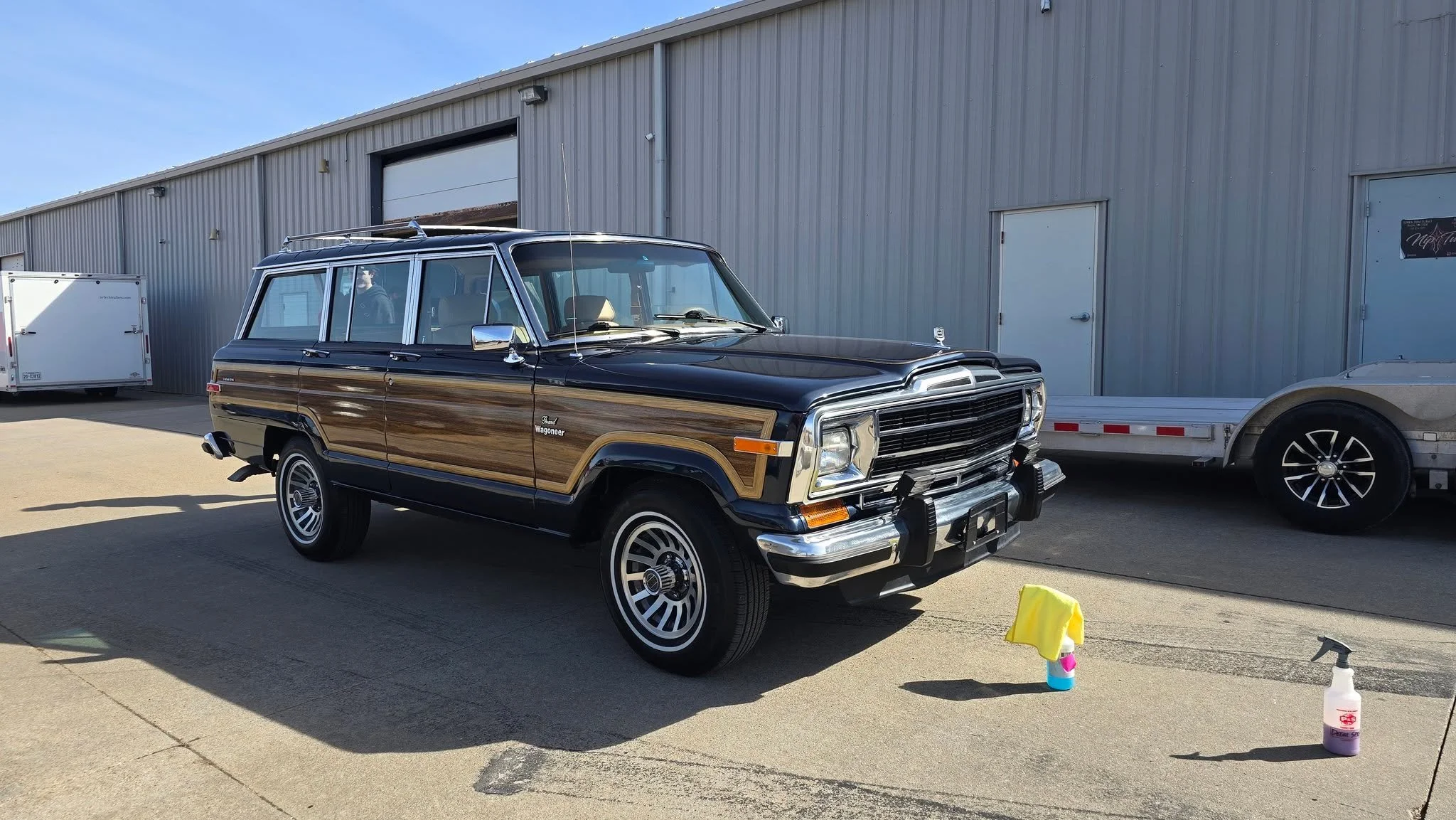 It's finally Spring and we're soaking up all the sunshine we can! 

We just dropped off this beautiful 1977 Jeep Wagoneer after a full refresh&mdash;wet sand, two-step paint correction, and ceramic coating from @gtechniq.
Paint, woodgrain, chrome, an