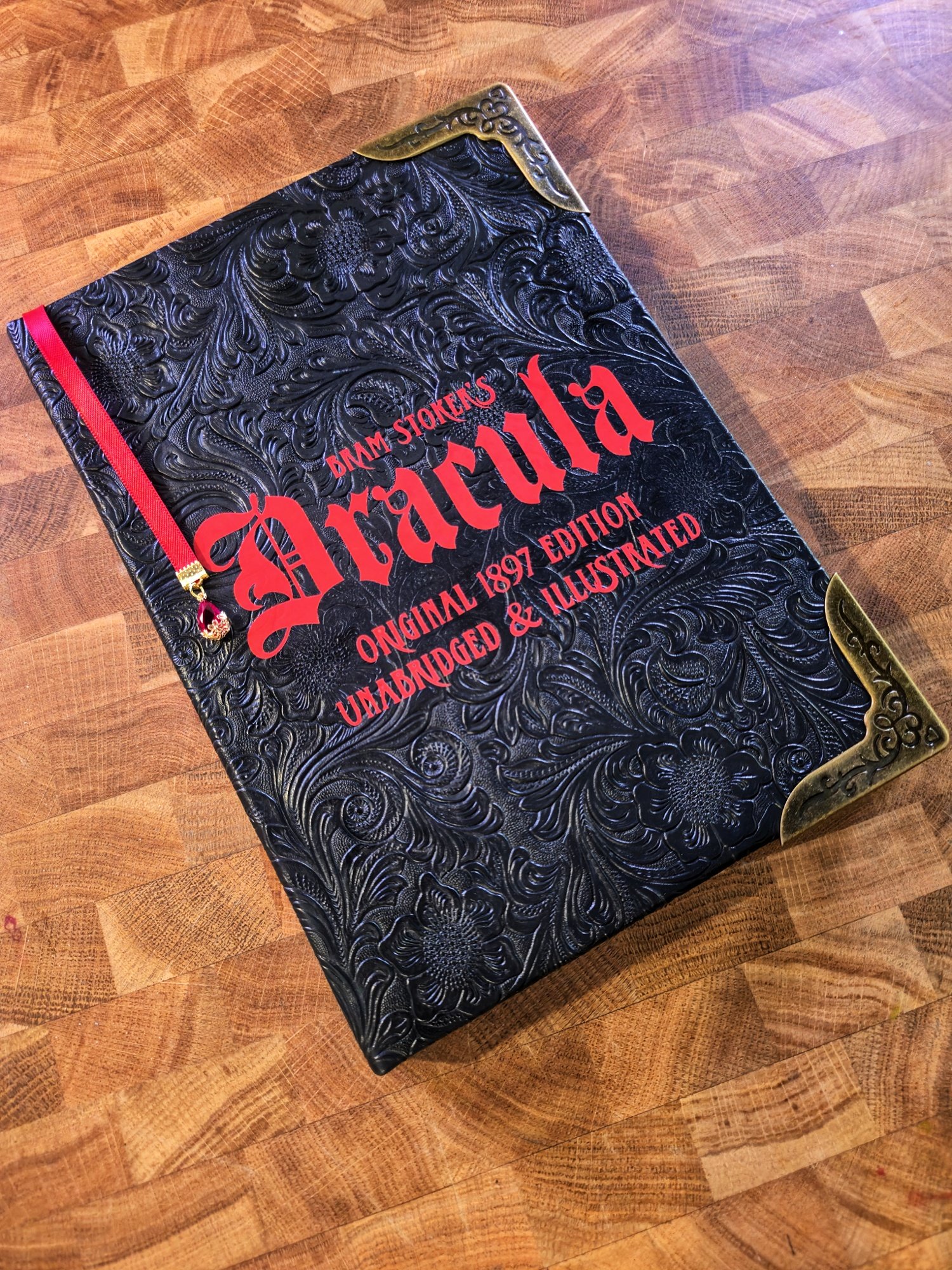 Dracula by Bram Stoker (vegan leatherbound)