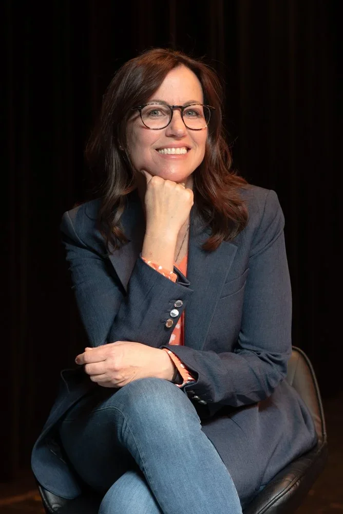 Michele Kreuzer smiling confidently at a sleep coaching workshop