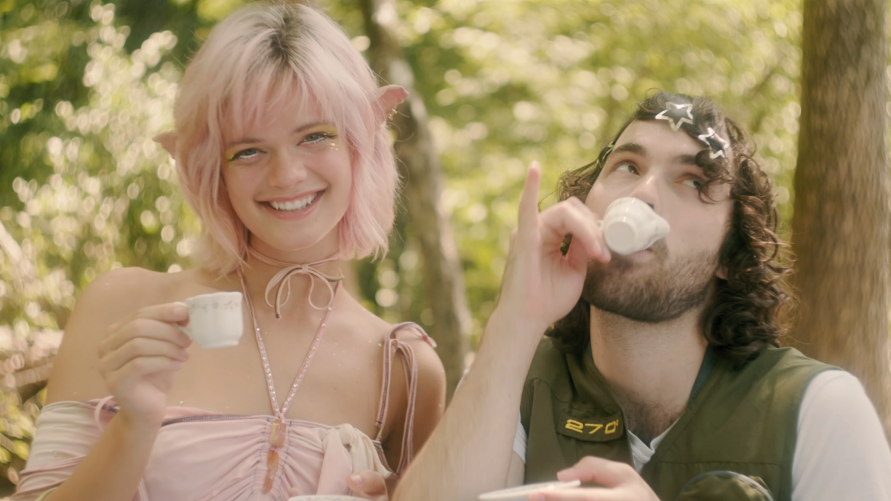 "Sun Creature" - Annelle Staal music video still