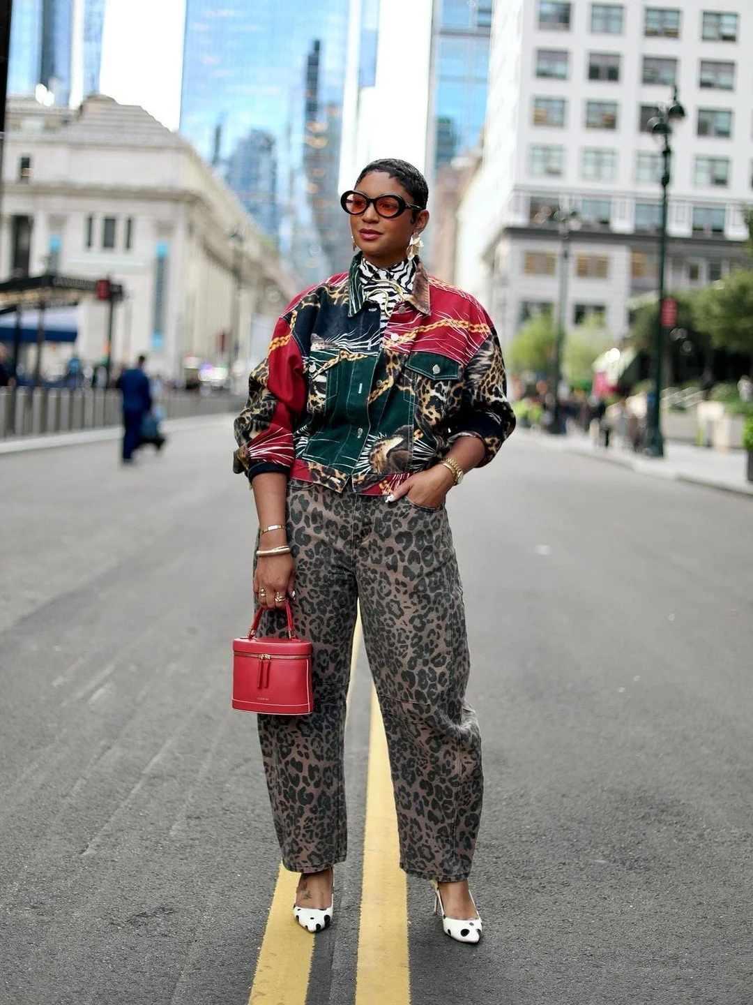 𝗙𝗶𝗻𝗱 𝘆𝗼𝘂𝗿 𝗹𝗮𝗻𝗲 𝗮𝗻𝗱 𝗺𝗮𝗸𝗲 𝗶𝘁 𝘆𝗼𝘂𝗿 𝗲𝗺𝗽𝗶𝗿𝗲. 𝗕𝗼𝘀𝘀𝗲𝘀 𝗱𝗼𝗻&rsquo;𝘁 𝗯𝗹𝗲𝗻𝗱 𝗶𝗻 👑🔥✨

#bossenergy #womensupportingwomen #girlbossvibes #confidenceissexy #streetstyleinspo #fashiondaily #styleinspo #boldfashion #po