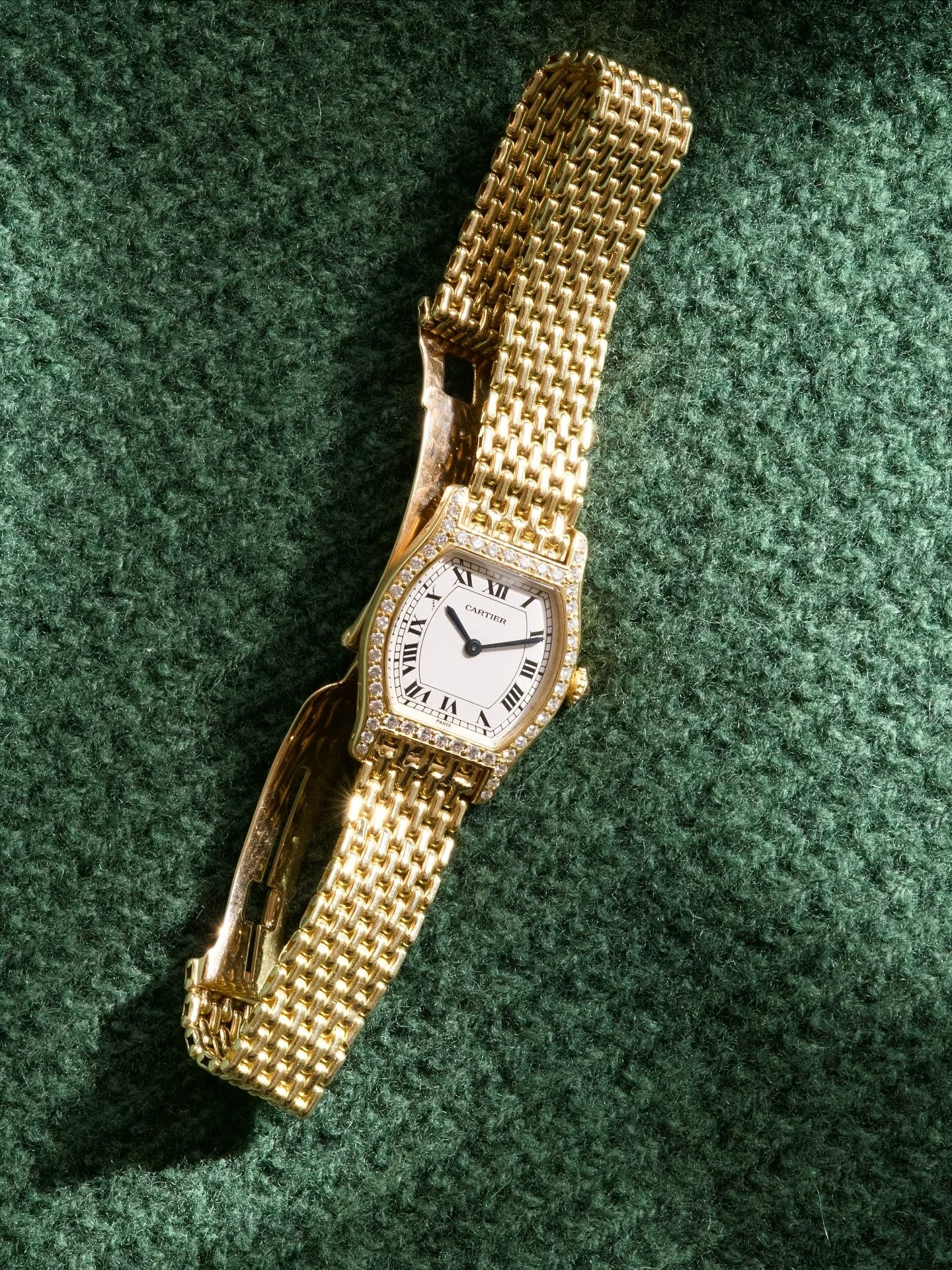 Cartier Tortue Paris 18k Gold Diamonds bezel 🧊🧊✨
With an pub for a magnificent platinum and diamond Cartier Tortue from 1914 published in the Japanese magazine &quot;Swiss watch today&quot; sourced at Akihabara Tokyo Japan.

#cartier #cartiertortue