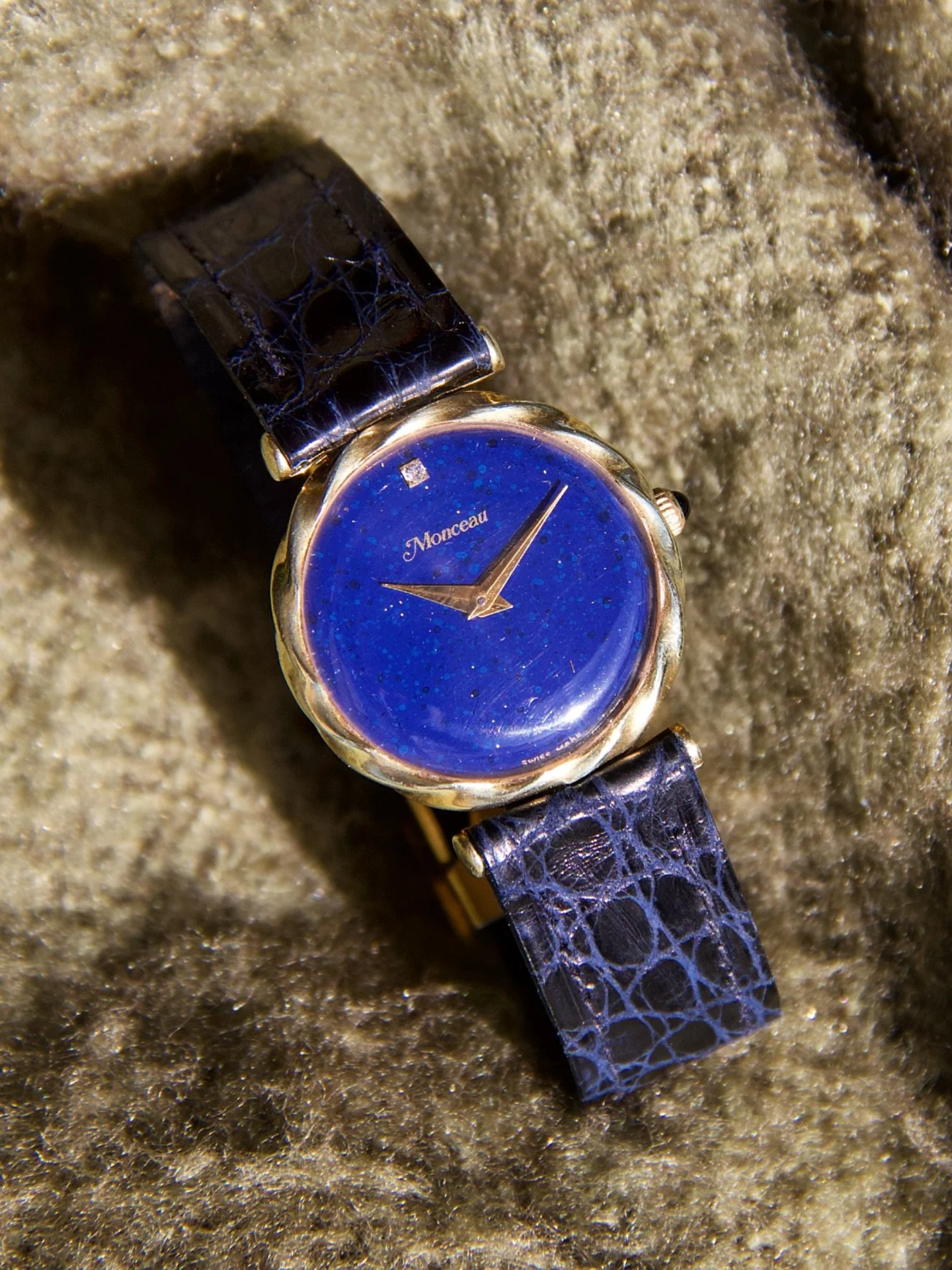 Monceau Lapis dial Although it remains a discreet Swiss watchmaker, Monceau is firmly rooted in the great tradition of jewellery watches from the 1970s, alongside workshops such as DeLaneau, Piaget and Chopard. 

There is no official link between Mon