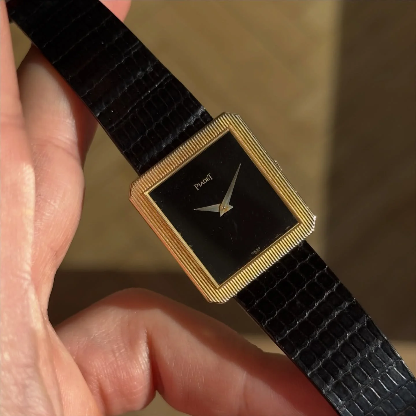 When the past comes to life on your wrist 💛

Enter my world 🪩
Watches available on my website (link in bio). Explore my inspirations, discover carefully selected models, and enjoy a unique experience with lots of sections, designed for enthusiasts 