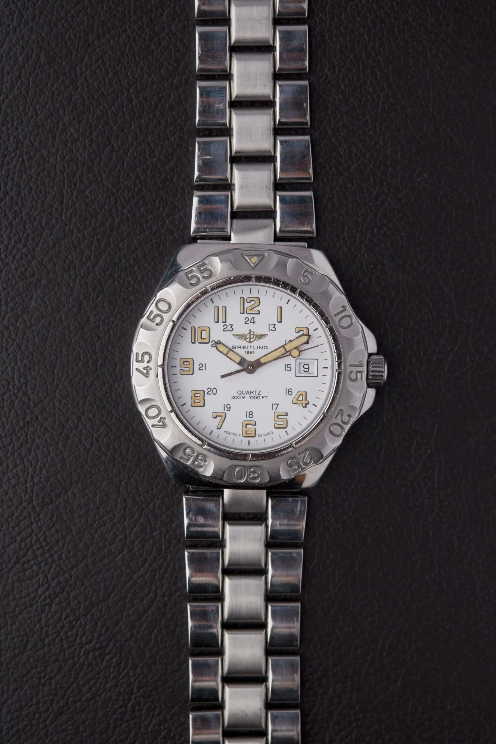 Breitling Quartz A57035 date 300M Cadran blanc