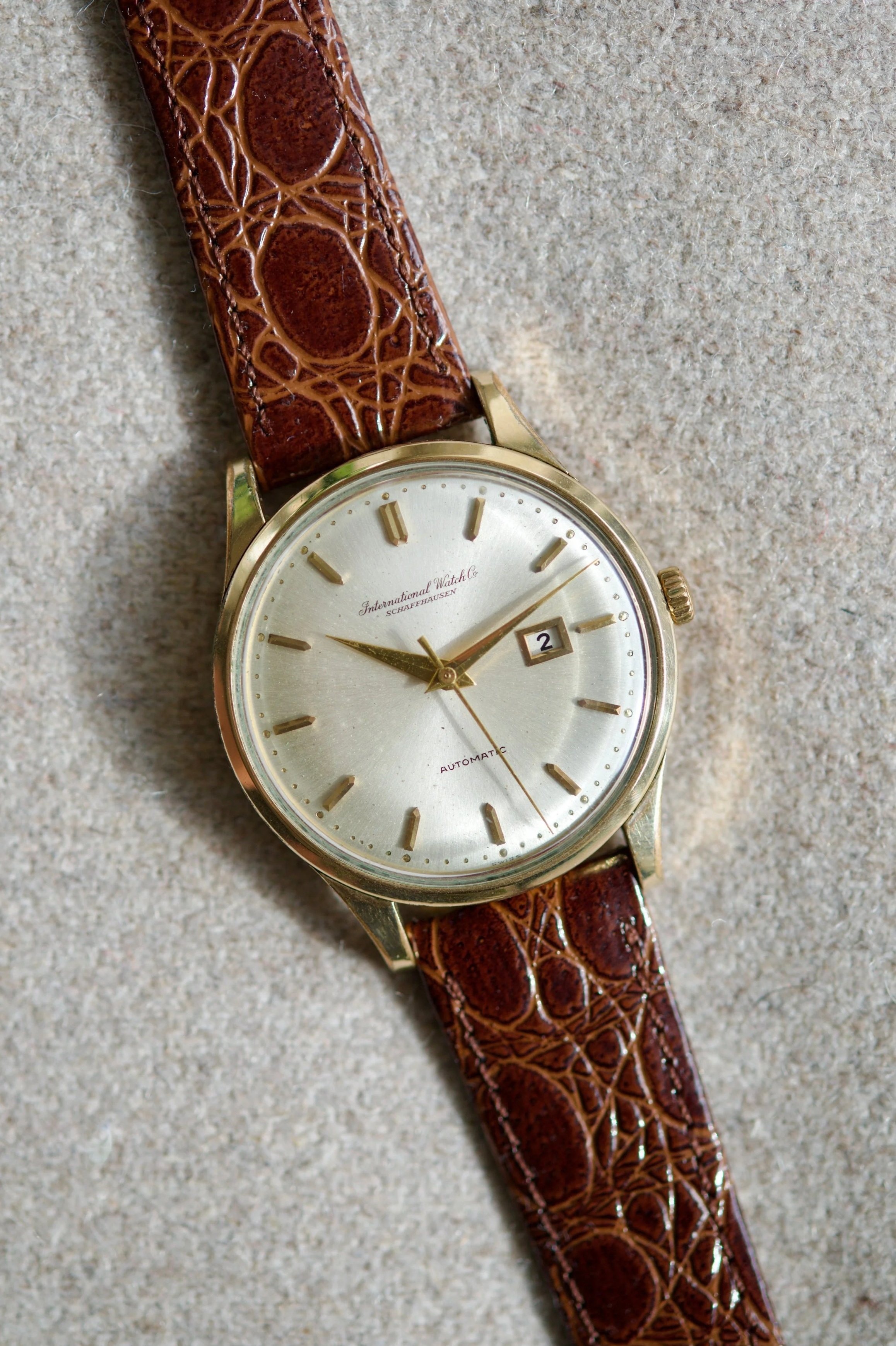 IWC International Watch Co Calatrava automatique date plaqué or 1980s