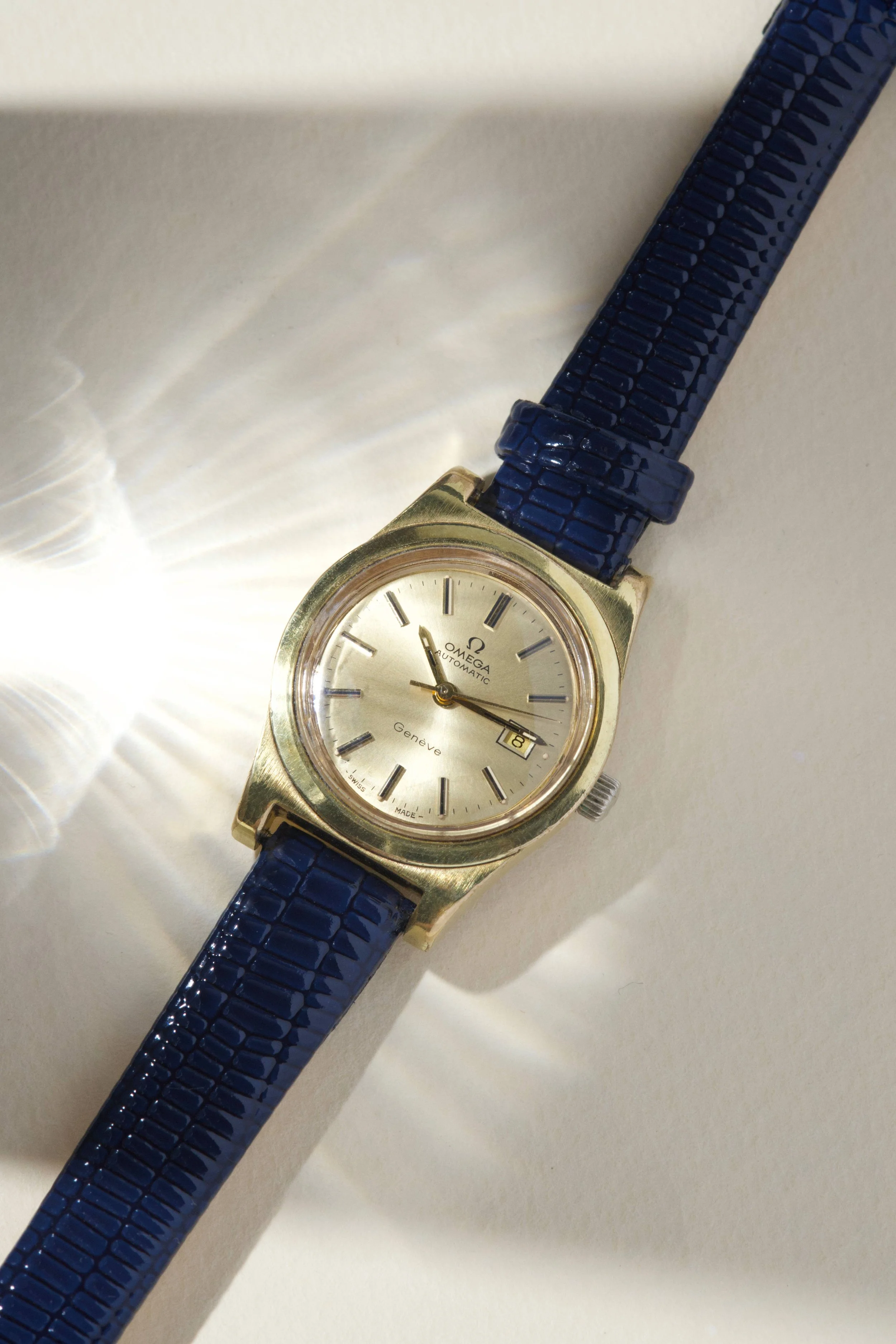 Omega Genève Automatique Vintage Années 70 Cadran Doré Femme