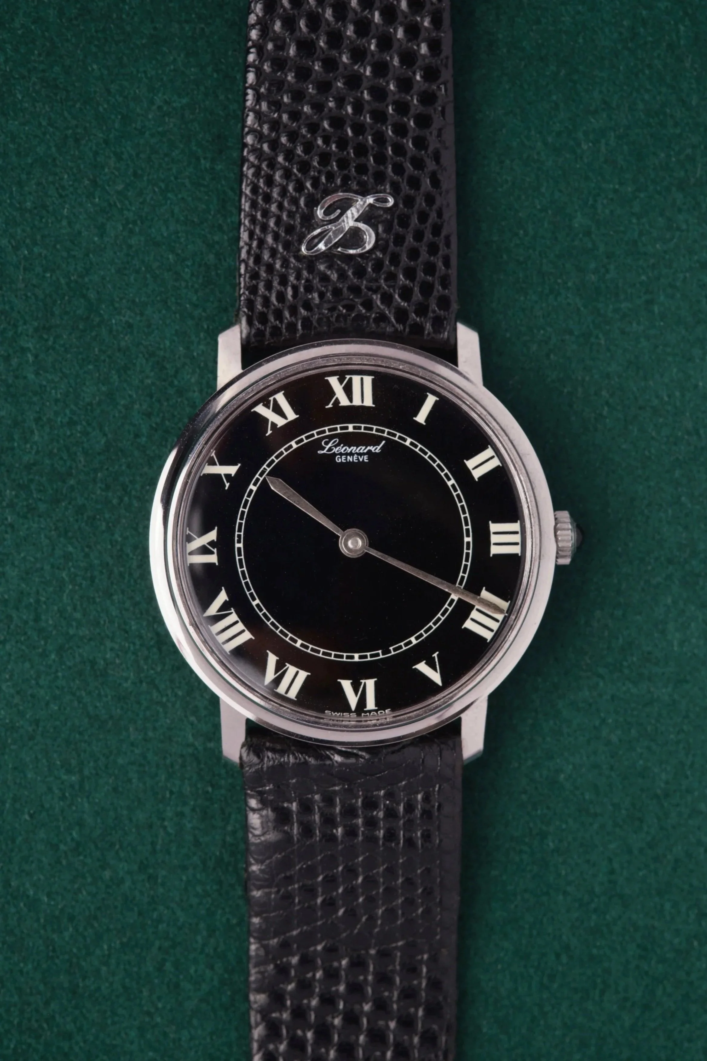 Montre Vintage Leonard Genève Mécanique cadran noir chiffre Romain 1970s