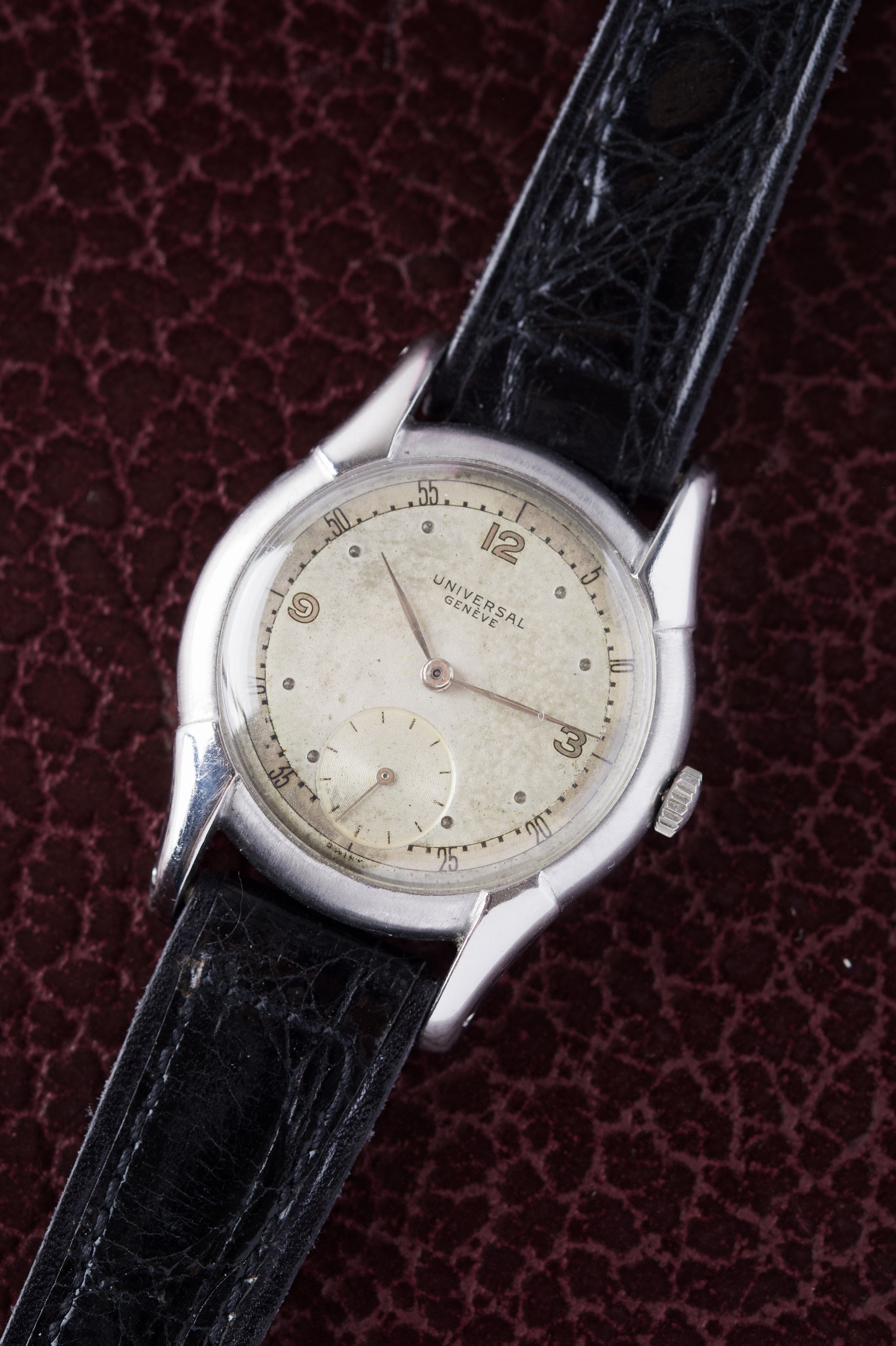 Vintage Universal Genève cornes araignée 1945 mécanique cadran patiné